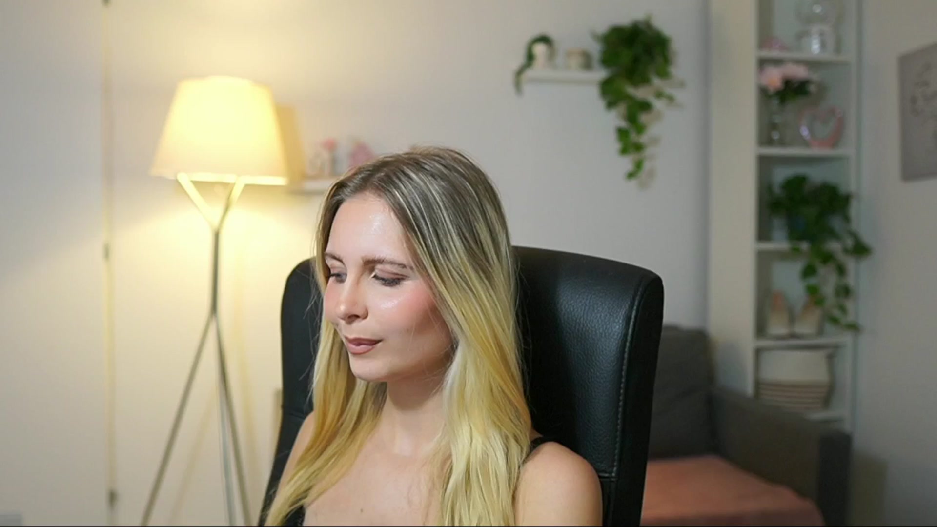Gallery image thumbnail from Catecrago_'s myfreecams stream on, 09/03/2025, 12:54 image 17 of 20
