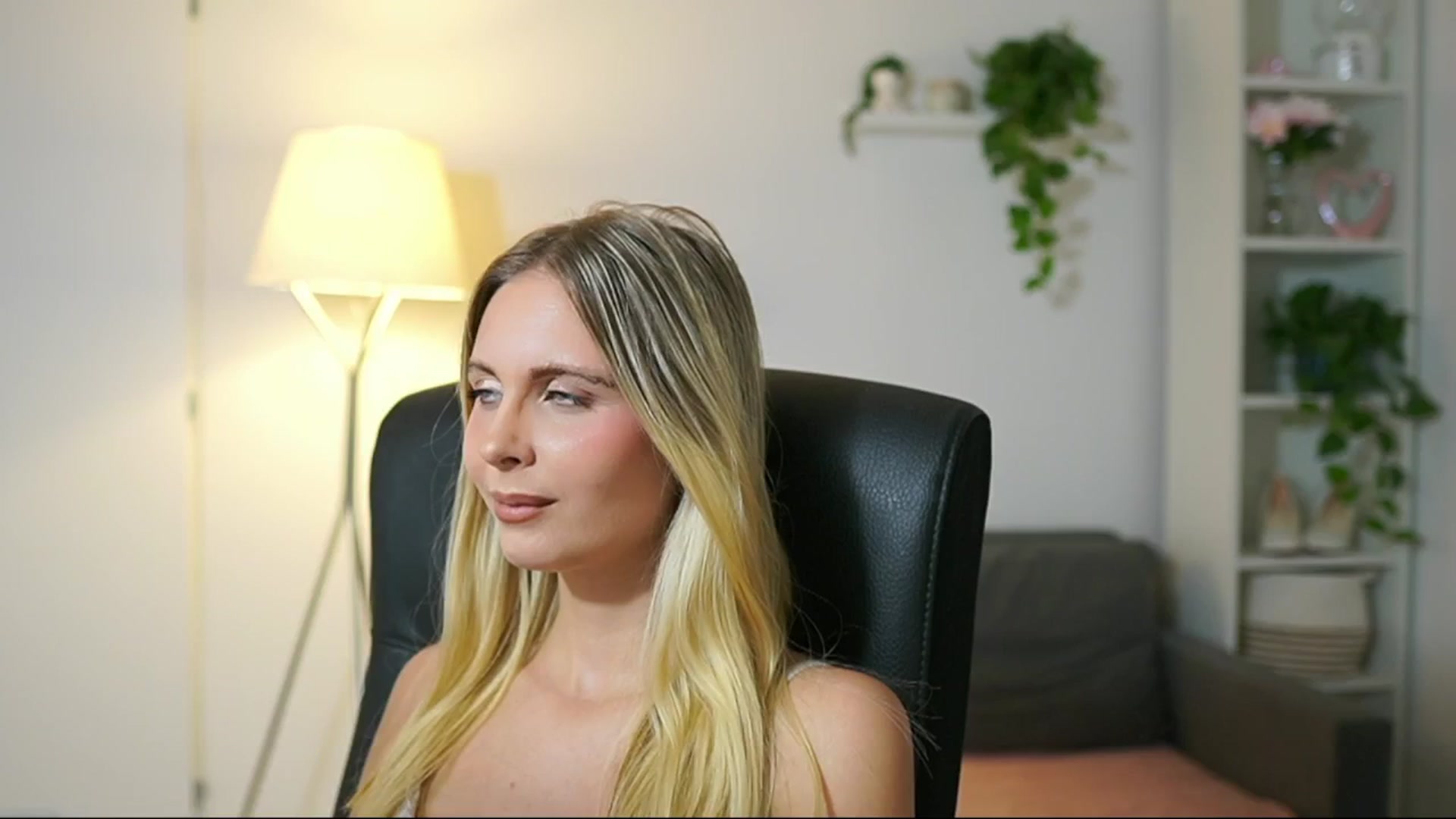 Gallery image thumbnail from Catecrago_'s myfreecams stream on, 09/04/2025, 16:19 image 14 of 20