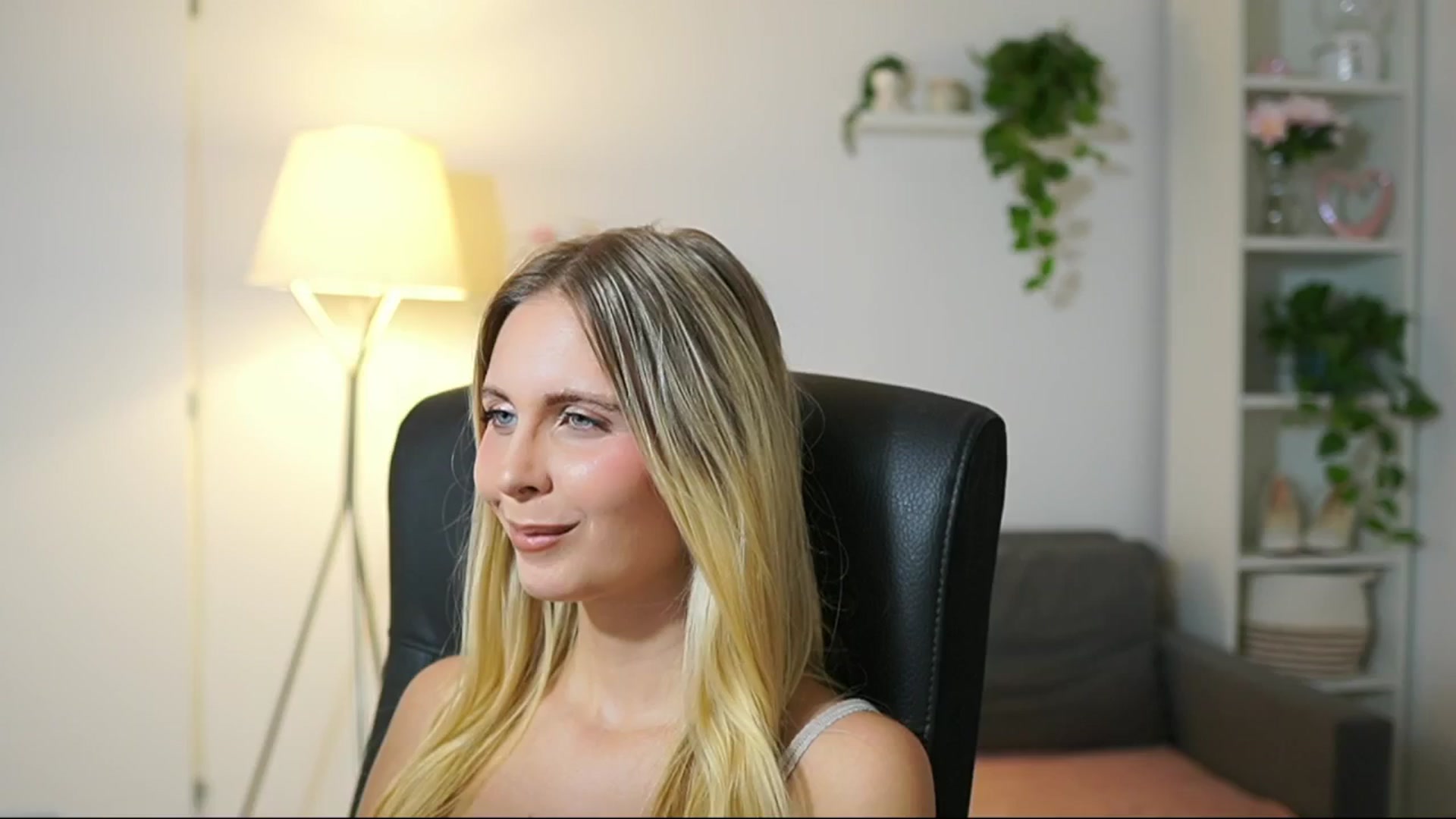 Gallery image thumbnail from Catecrago_'s myfreecams stream on, 09/04/2025, 16:19 image 17 of 20