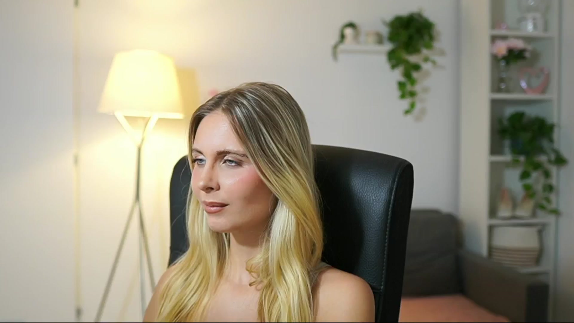 Gallery image thumbnail from Catecrago_'s myfreecams stream on, 09/04/2025, 16:19 image 12 of 20