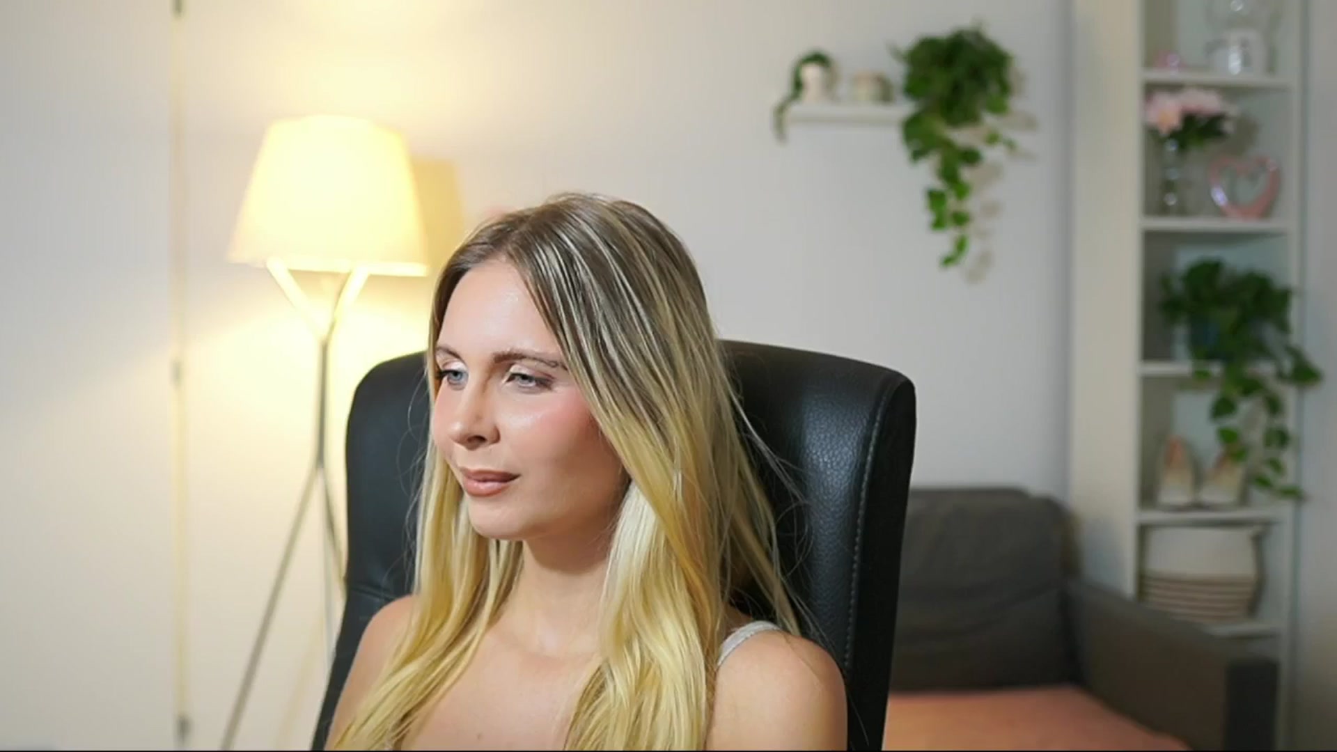 Gallery image thumbnail from Catecrago_'s myfreecams stream on, 09/04/2025, 16:19 image 15 of 20