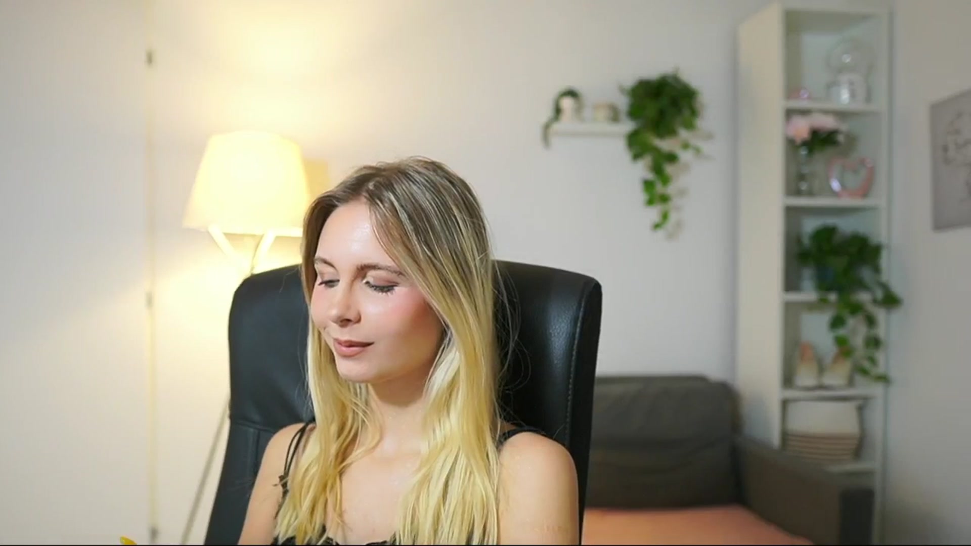 Gallery image thumbnail from Catecrago_'s myfreecams stream on, 09/05/2025, 08:57 image 8 of 20