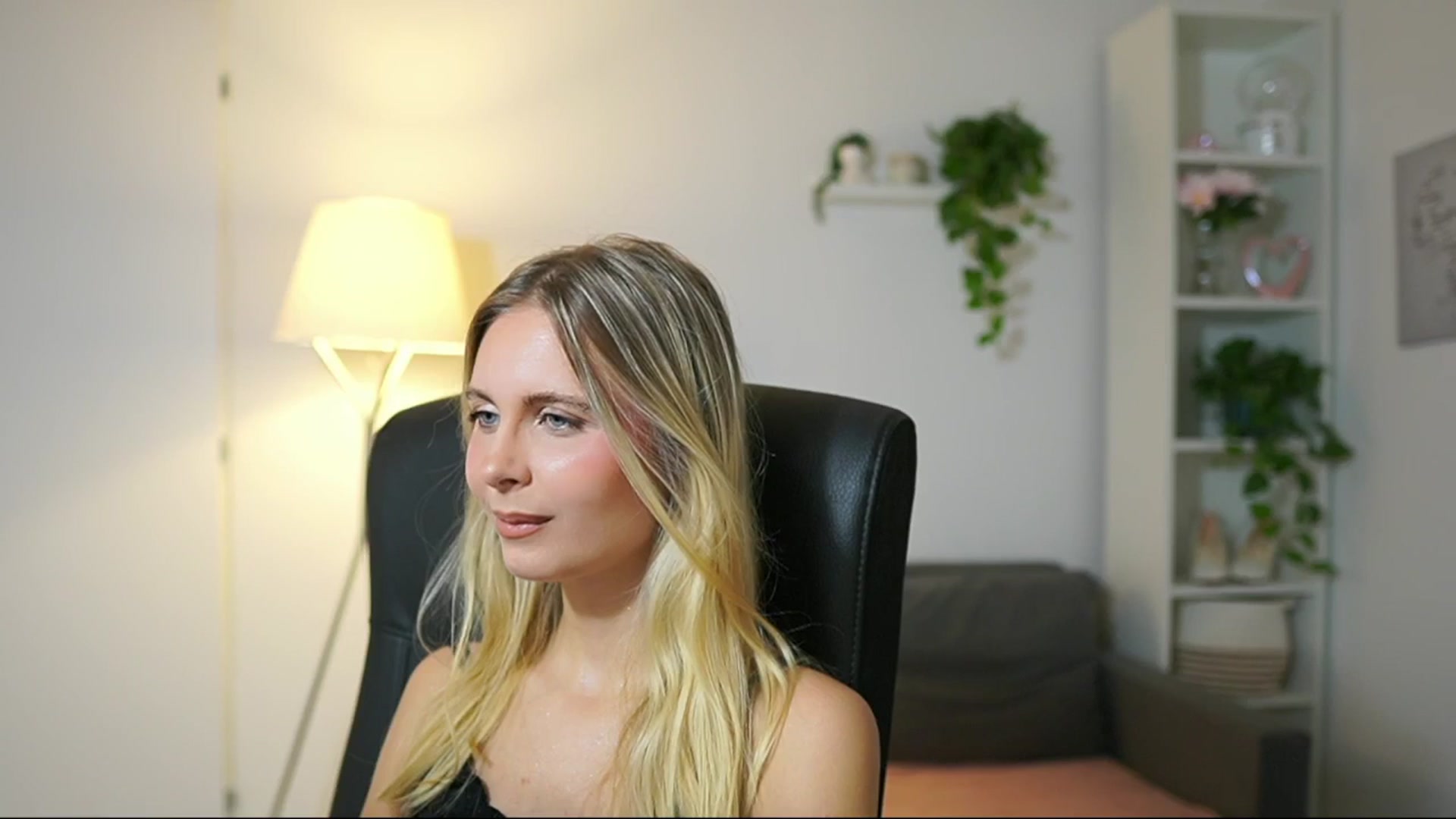 Gallery image thumbnail from Catecrago_'s myfreecams stream on, 09/05/2025, 08:57 image 17 of 20