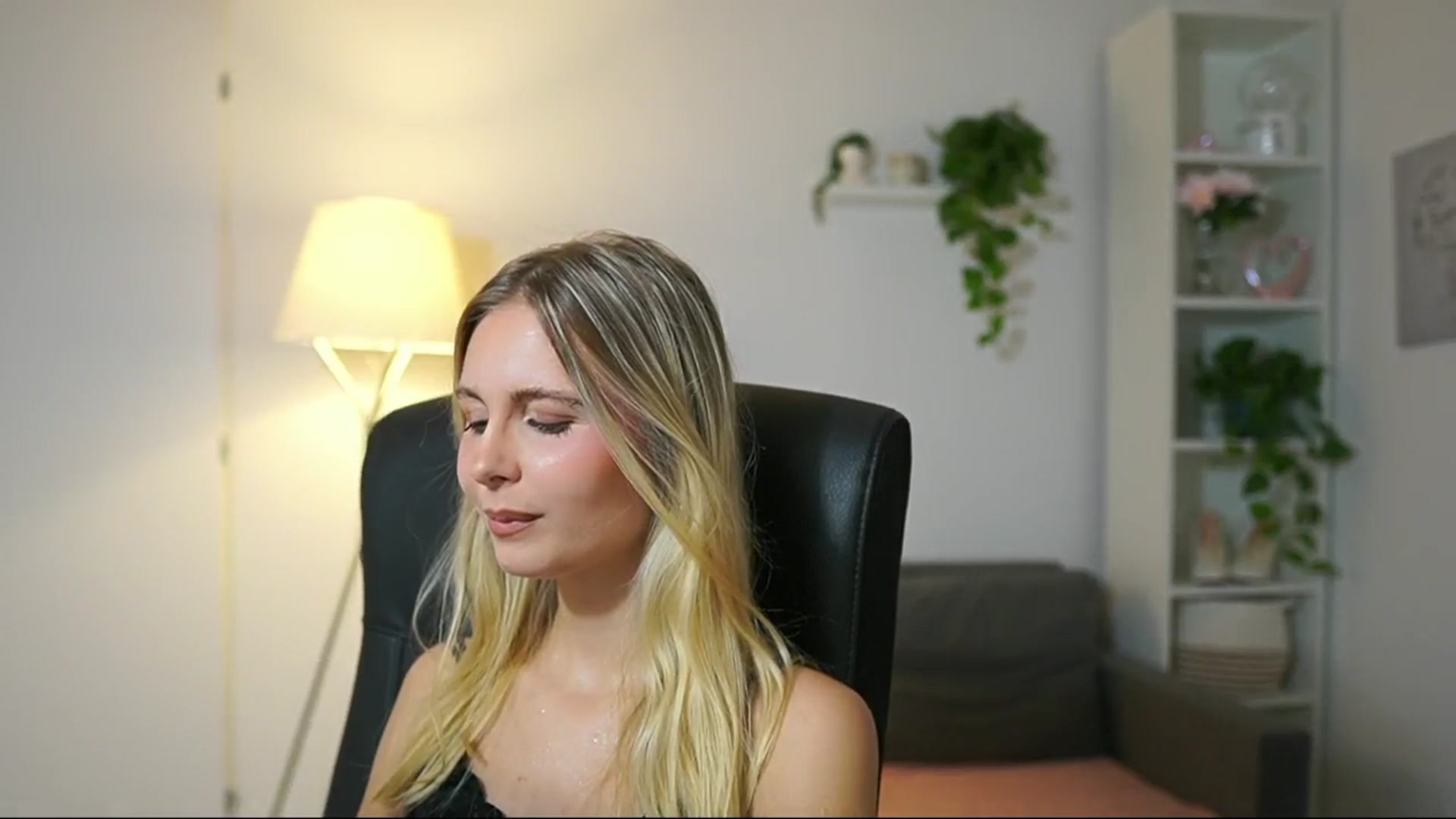 Gallery image thumbnail from Catecrago_'s myfreecams stream on, 09/05/2025, 08:57 image 16 of 20