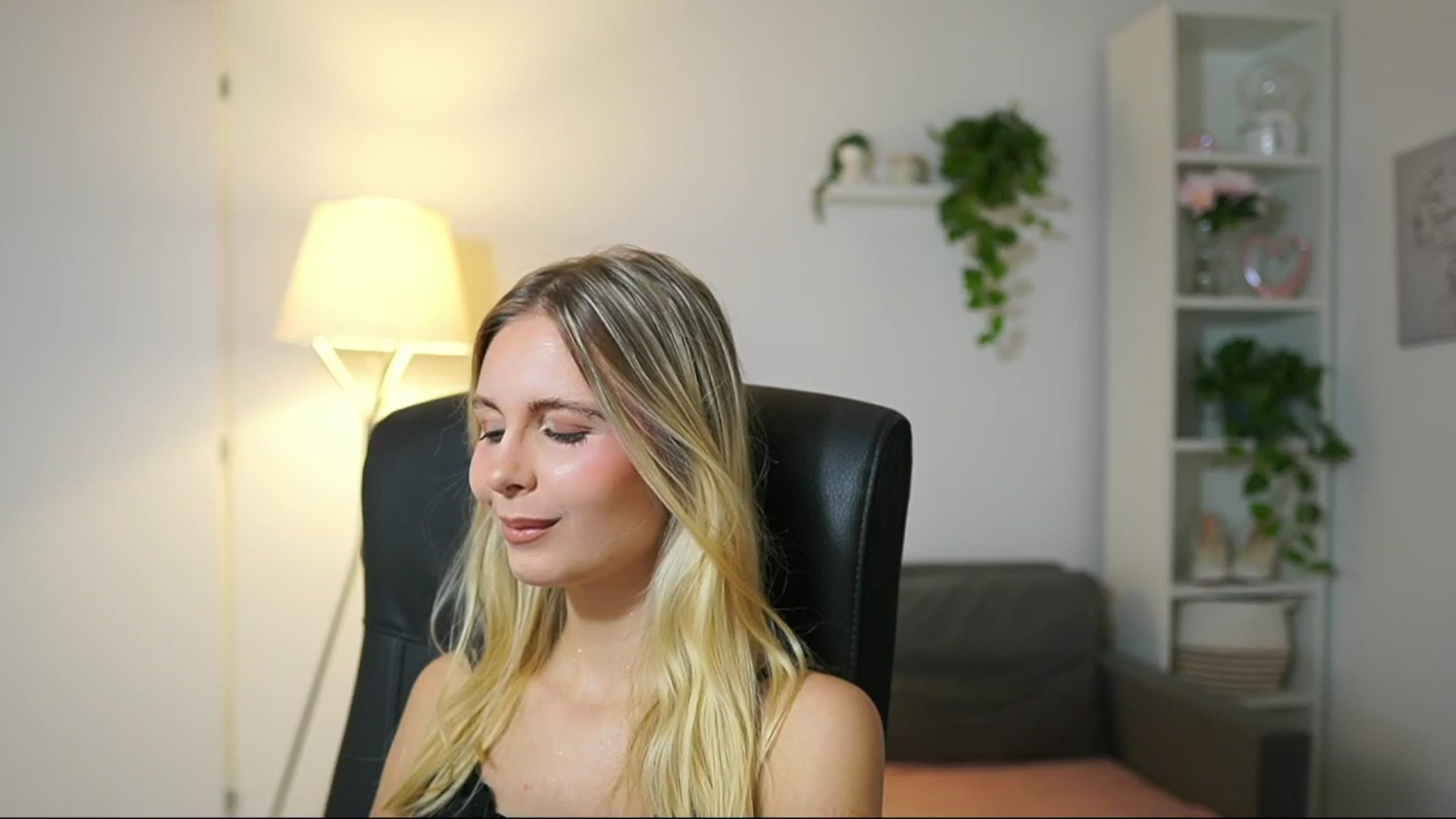 Gallery image thumbnail from Catecrago_'s myfreecams stream on, 09/05/2025, 08:57 image 14 of 20