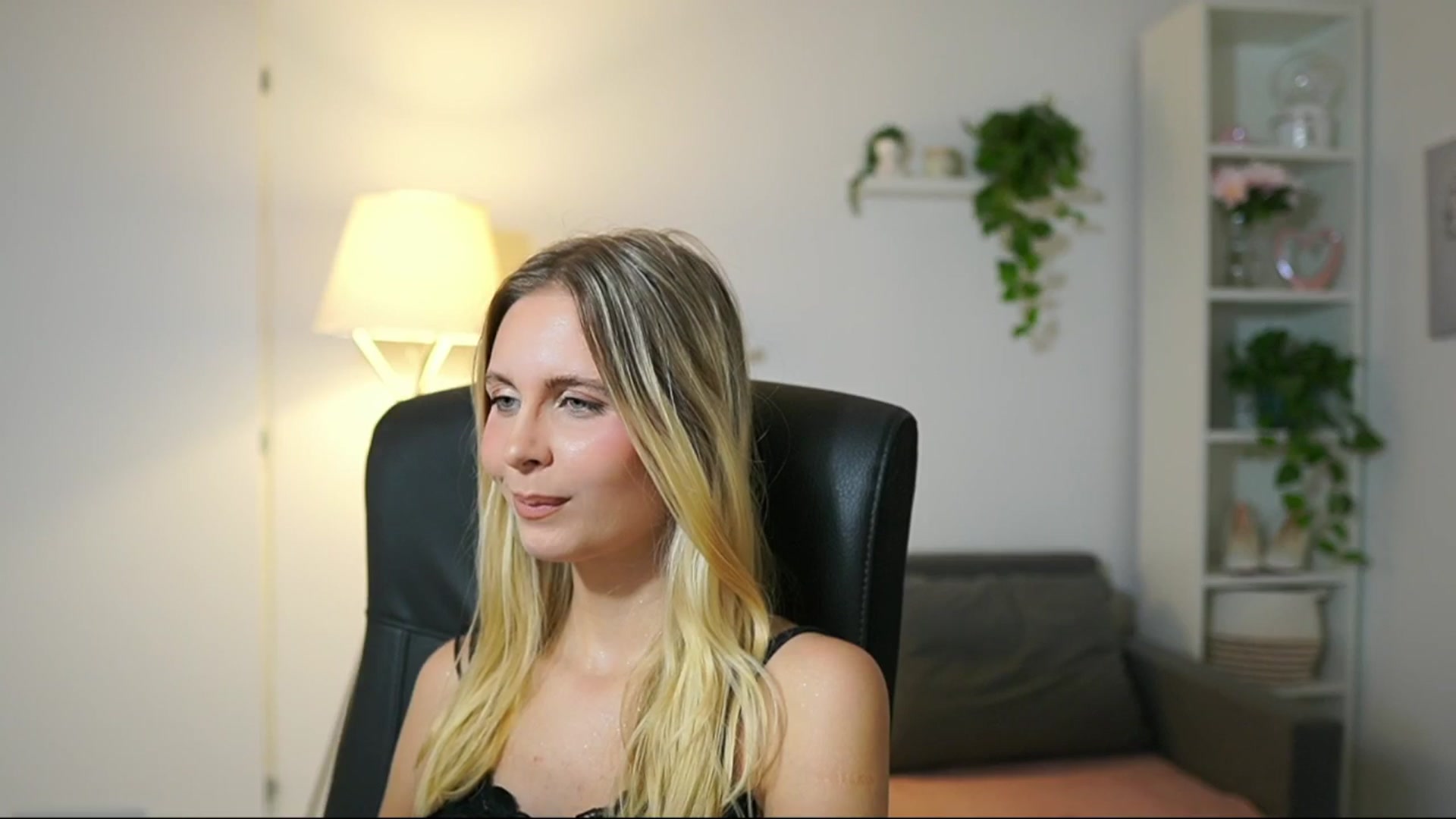 Gallery image thumbnail from Catecrago_'s myfreecams stream on, 09/05/2025, 10:00 image 20 of 20