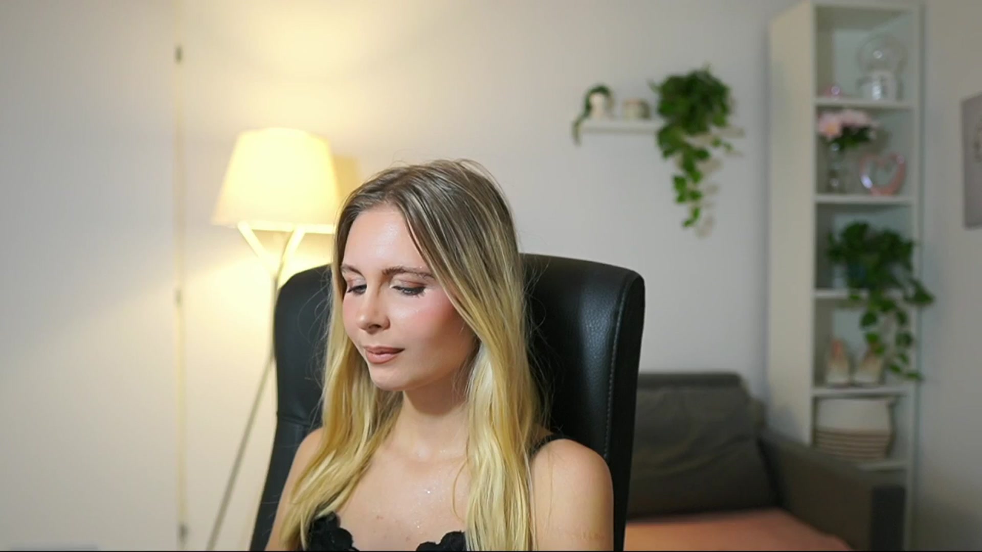 Gallery image thumbnail from Catecrago_'s myfreecams stream on, 09/05/2025, 10:00 image 4 of 20