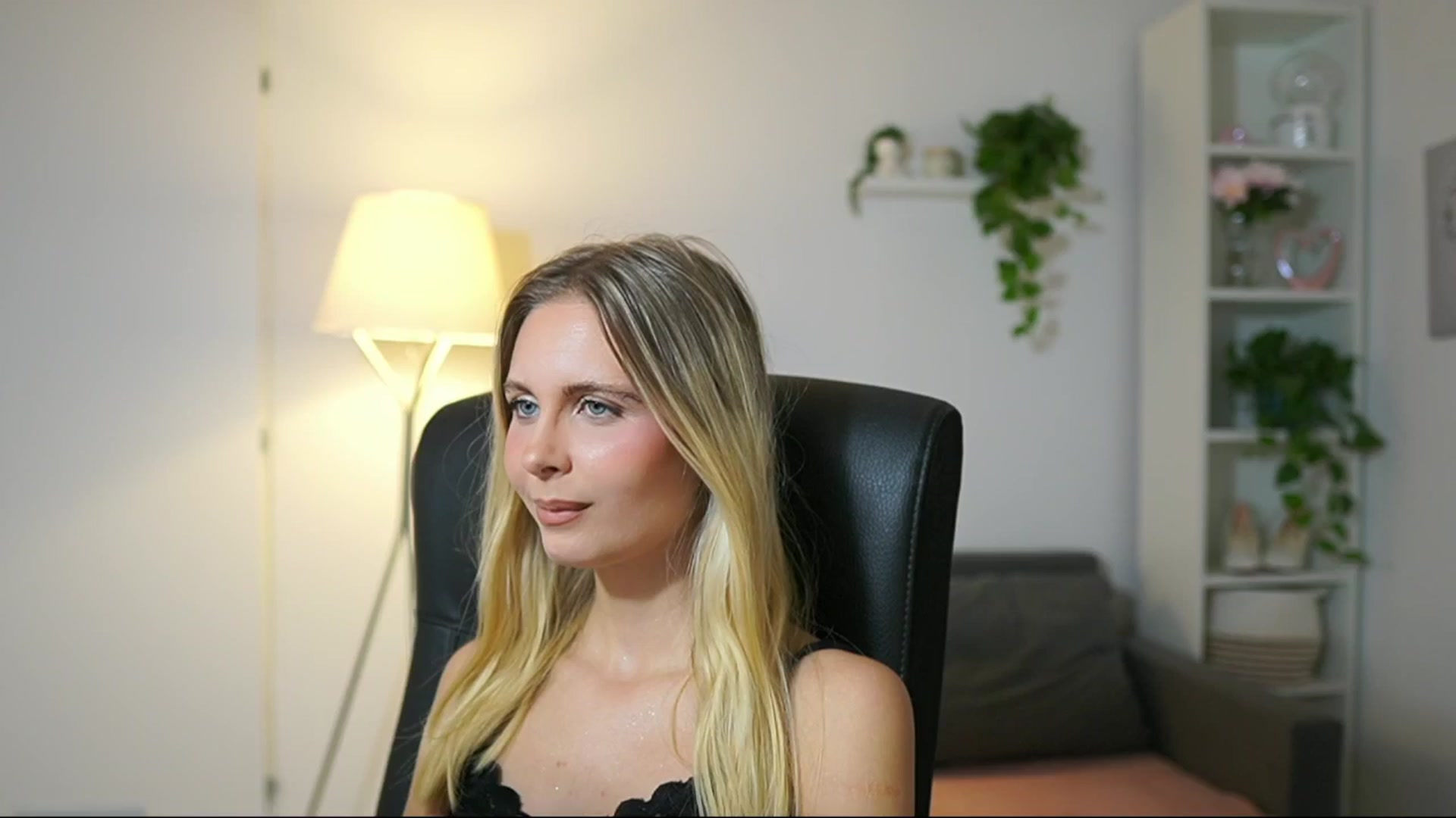 Gallery image thumbnail from Catecrago_'s myfreecams stream on, 09/05/2025, 10:00 image 1 of 20
