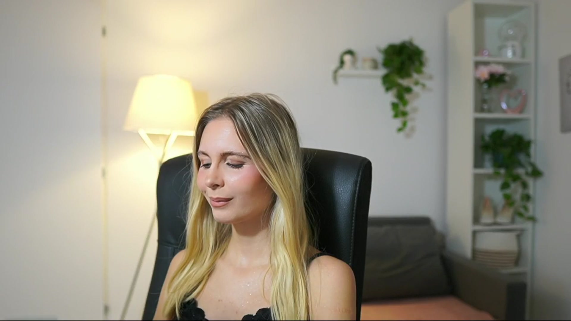 Gallery image thumbnail from Catecrago_'s myfreecams stream on, 09/05/2025, 10:00 image 3 of 20