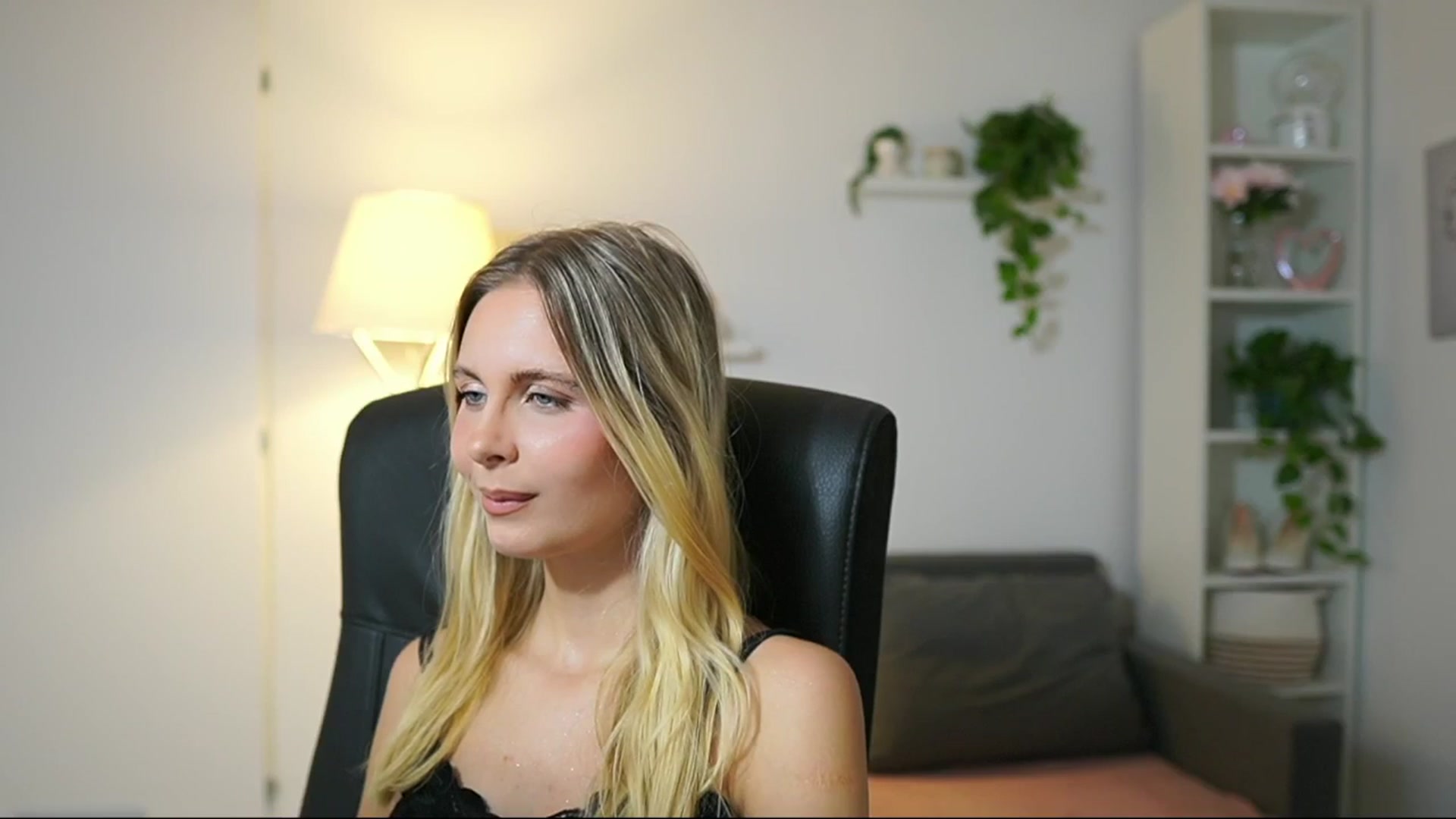 Gallery image thumbnail from Catecrago_'s myfreecams stream on, 09/05/2025, 10:00 image 15 of 20