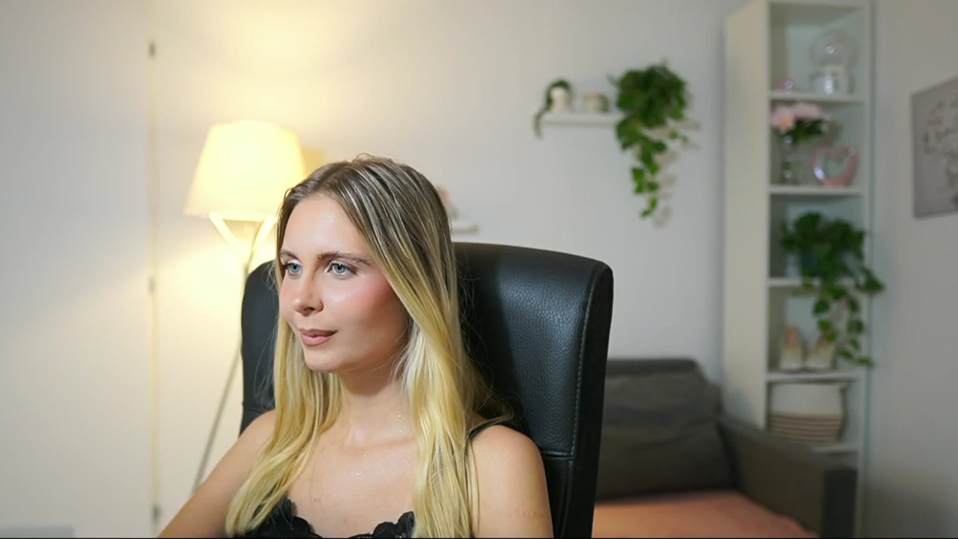 Gallery image thumbnail from Catecrago_'s myfreecams stream on, 09/05/2025, 12:45 image 15 of 20