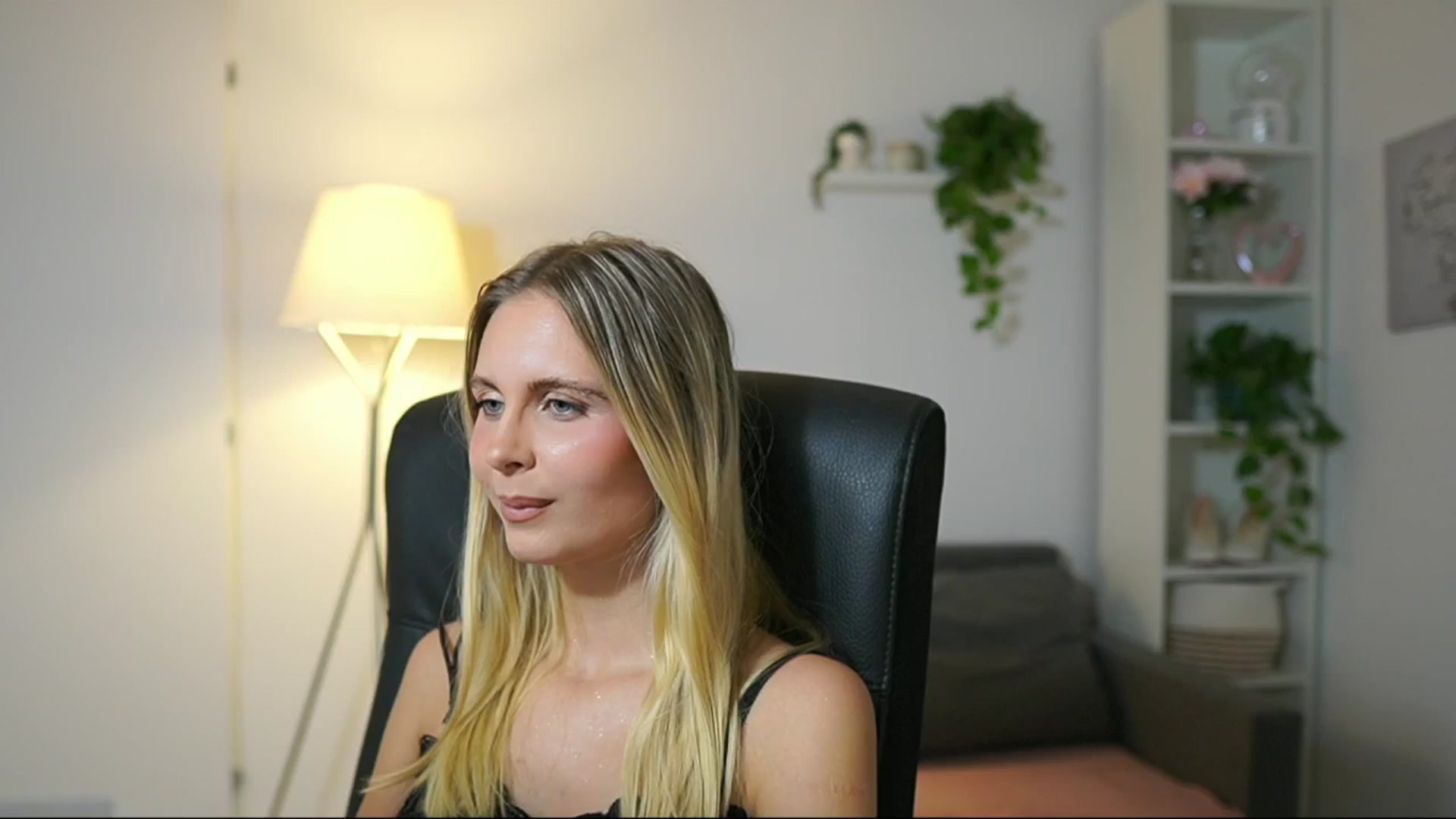Gallery image thumbnail from Catecrago_'s myfreecams stream on, 09/05/2025, 12:45 image 19 of 20