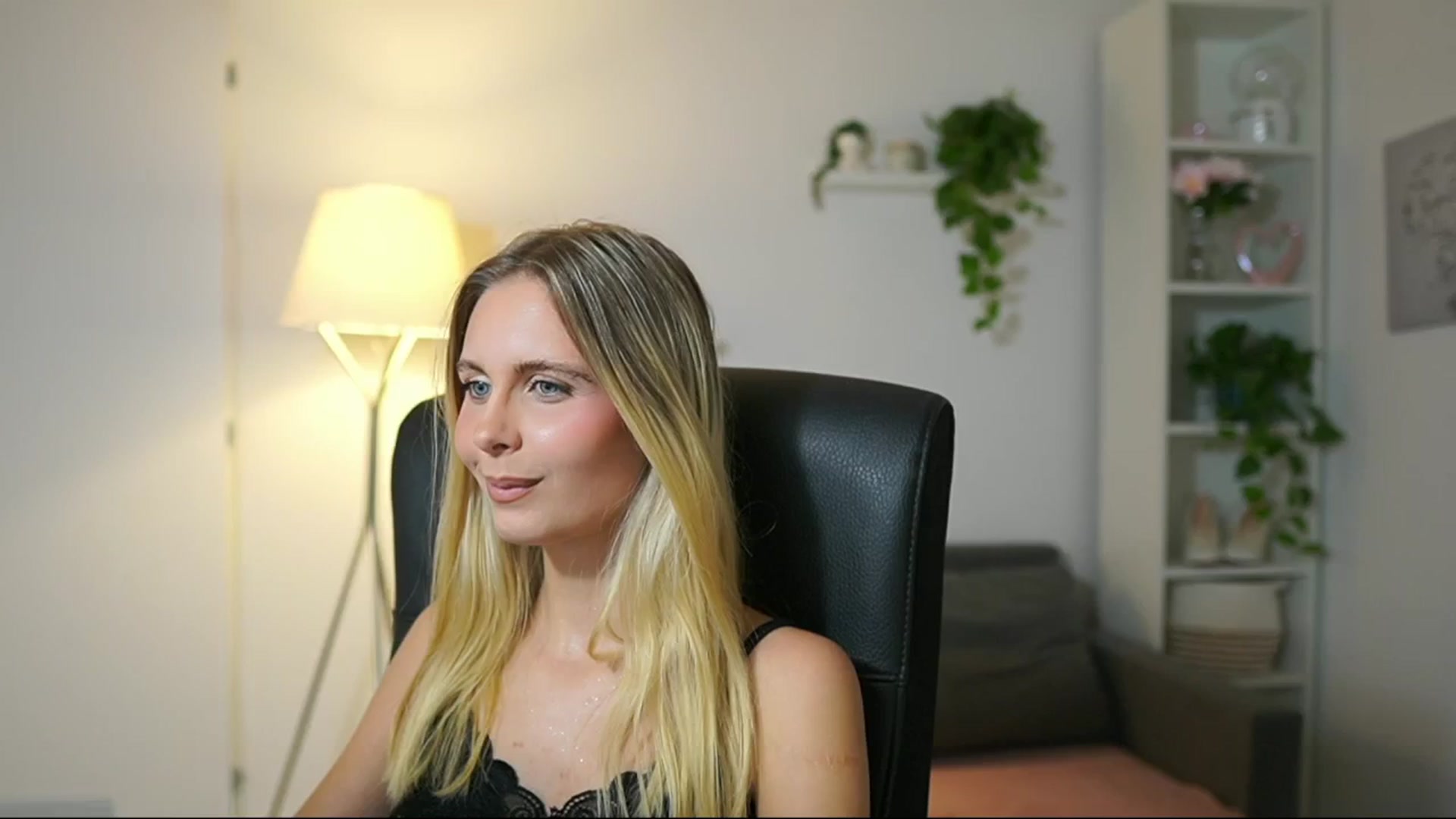 Gallery image thumbnail from Catecrago_'s myfreecams stream on, 09/05/2025, 12:45 image 1 of 20