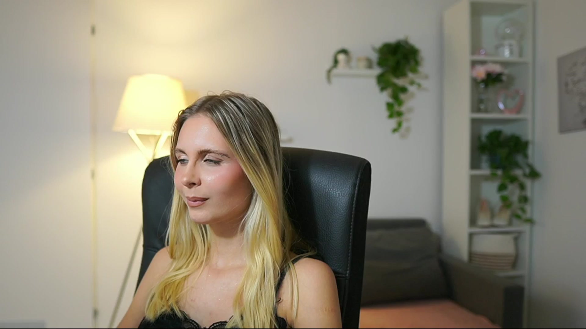 Gallery image thumbnail from Catecrago_'s myfreecams stream on, 09/05/2025, 12:45 image 12 of 20