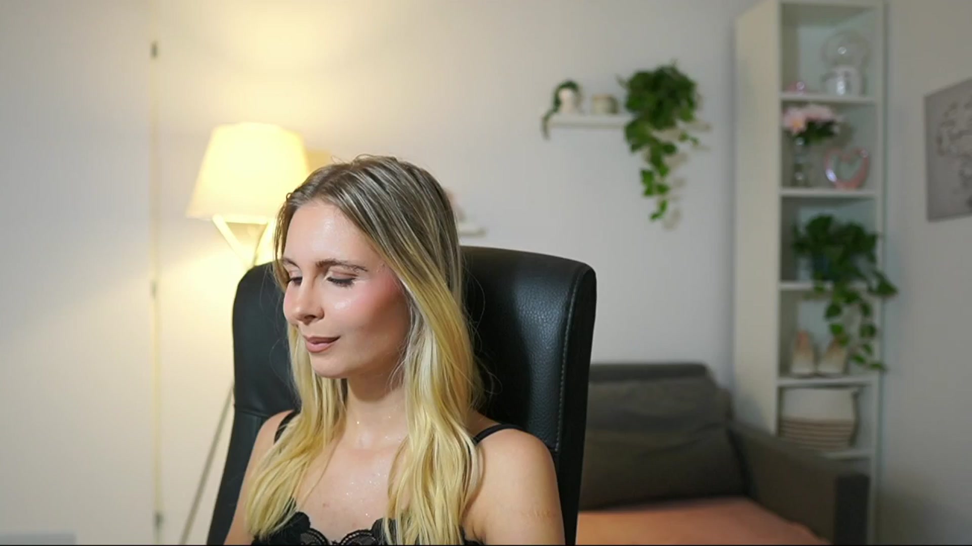 Gallery image thumbnail from Catecrago_'s myfreecams stream on, 09/05/2025, 12:45 image 8 of 20