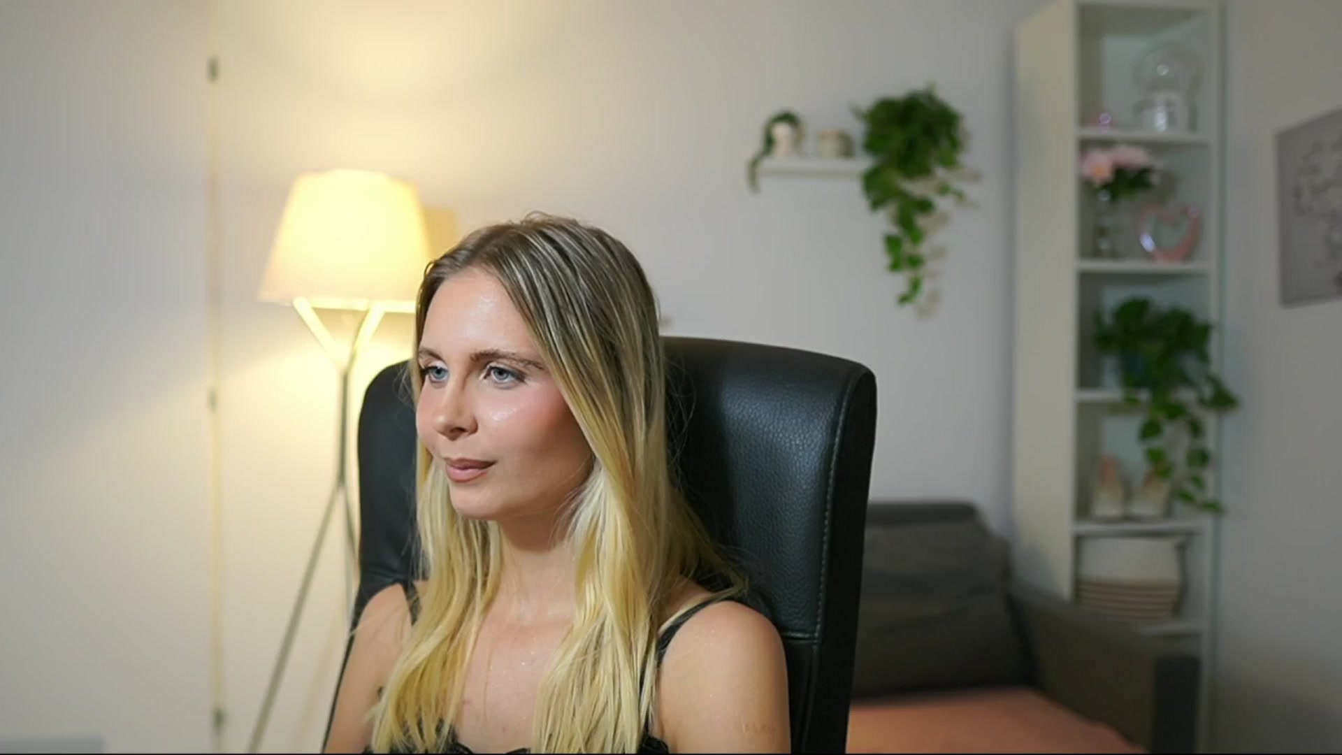Gallery image thumbnail from Catecrago_'s myfreecams stream on, 09/05/2025, 12:45 image 16 of 20
