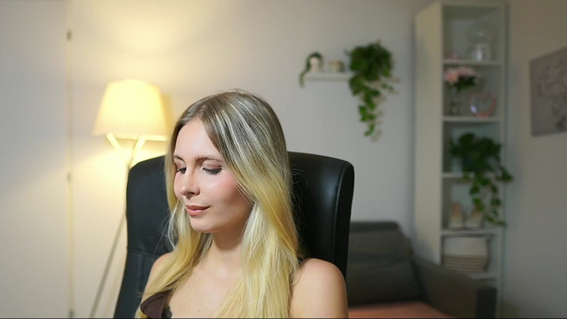 Gallery image thumbnail from Catecrago_'s myfreecams stream on, 09/08/2025, 13:31 image 12 of 20