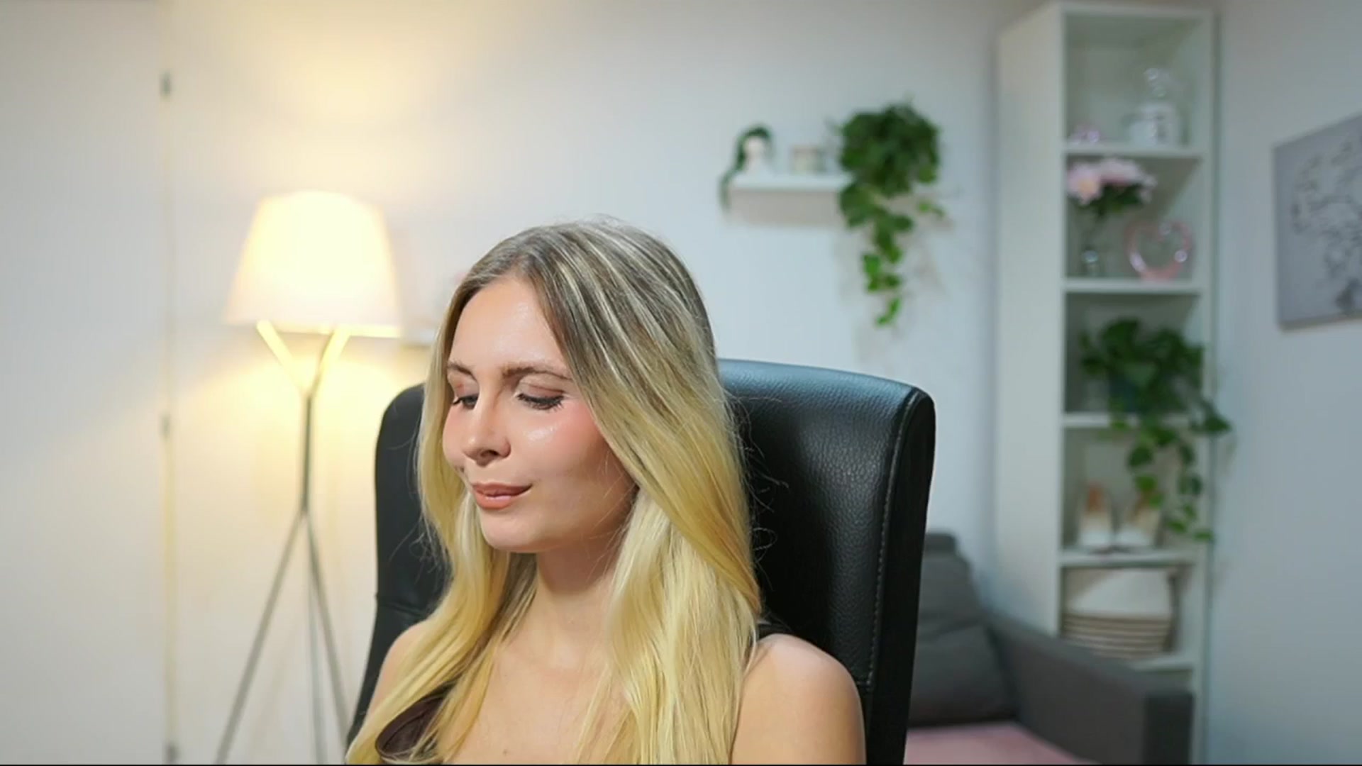 Gallery image thumbnail from Catecrago_'s myfreecams stream on, 09/08/2025, 13:31 image 3 of 20
