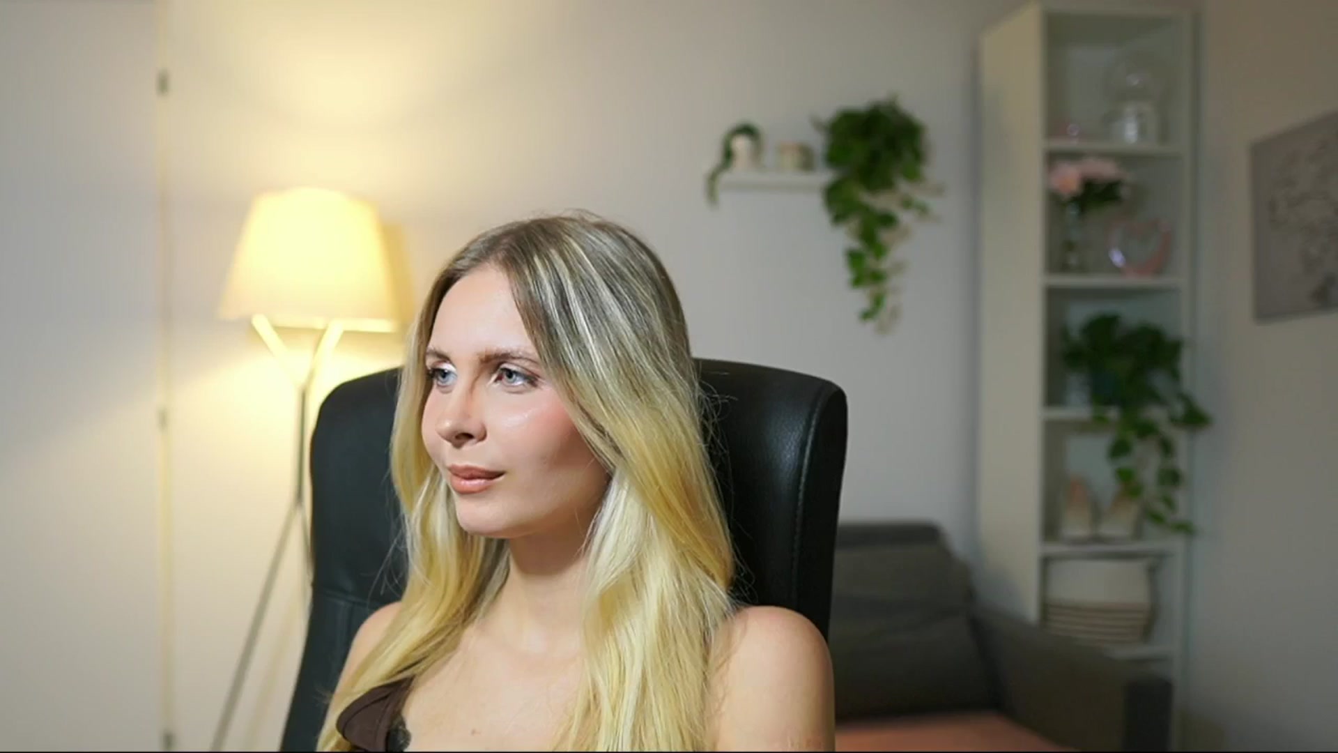 Gallery image thumbnail from Catecrago_'s myfreecams stream on, 09/08/2025, 13:31 image 9 of 20