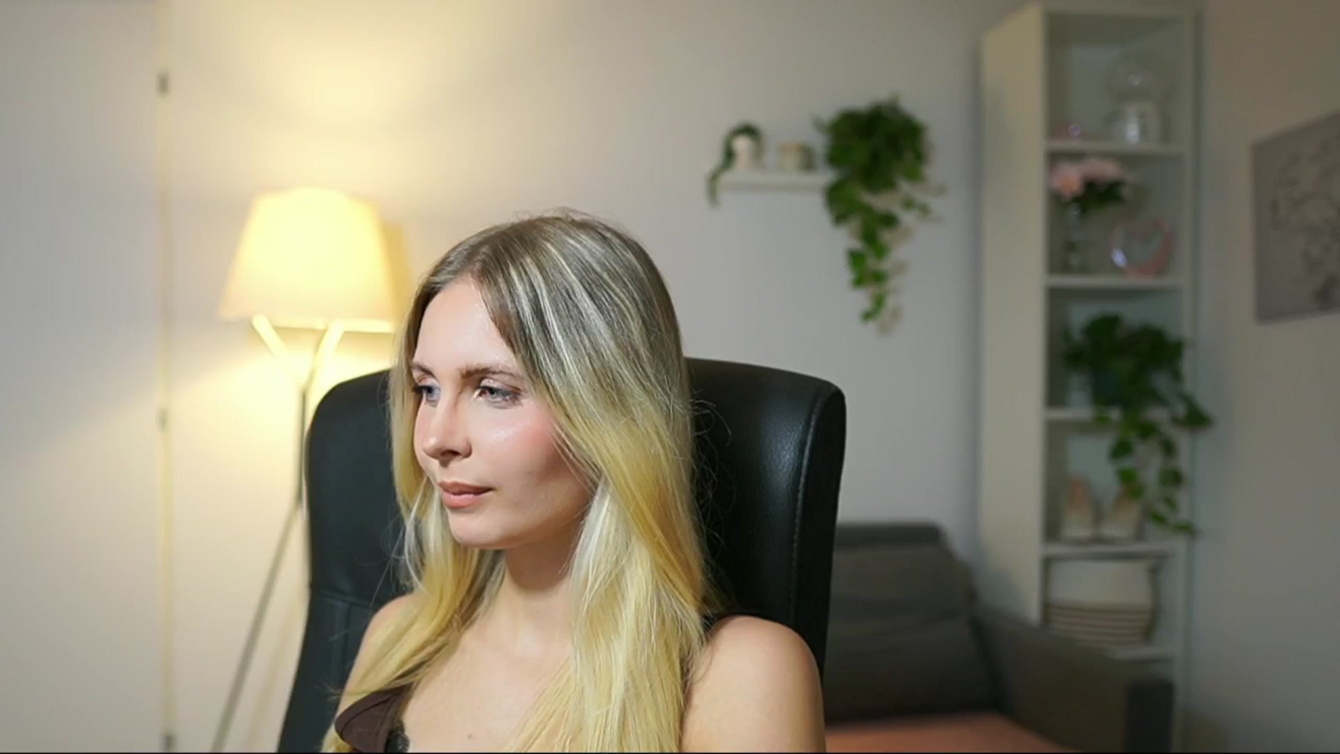 Gallery image thumbnail from Catecrago_'s myfreecams stream on, 09/08/2025, 13:31 image 13 of 20