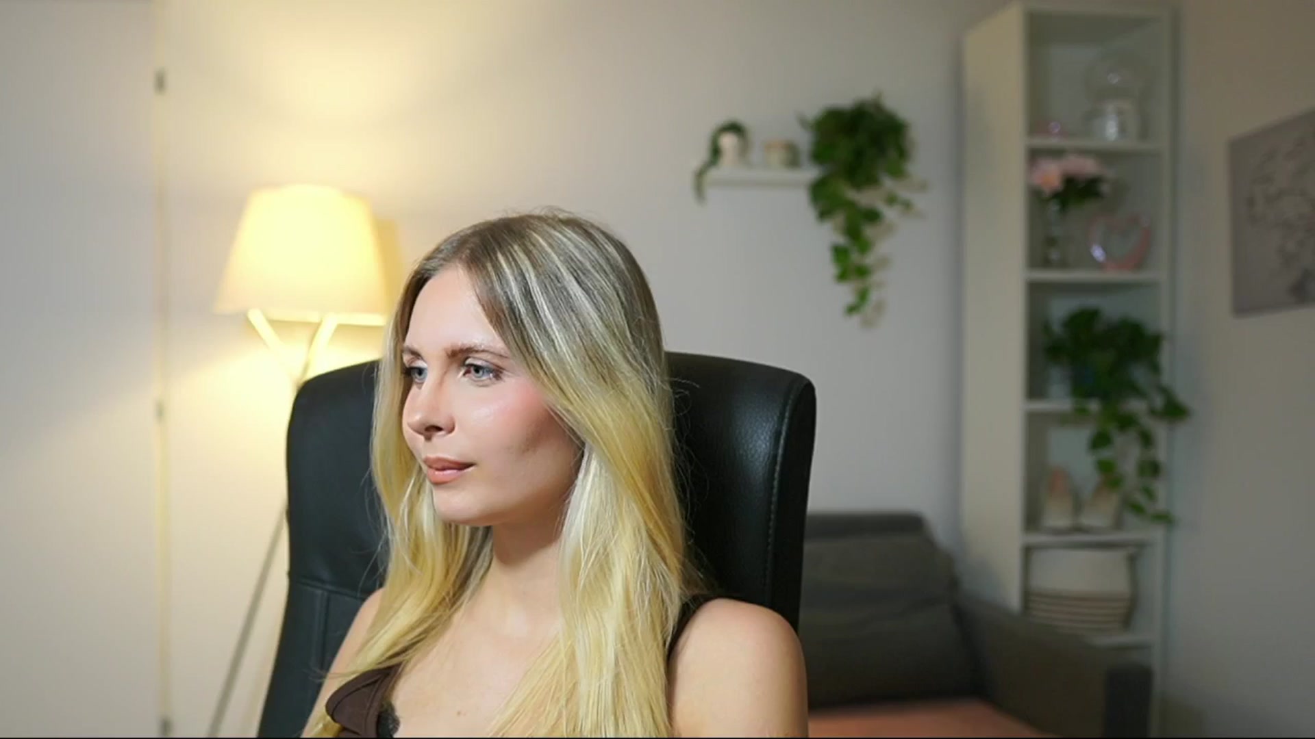 Gallery image thumbnail from Catecrago_'s myfreecams stream on, 09/08/2025, 13:31 image 10 of 20
