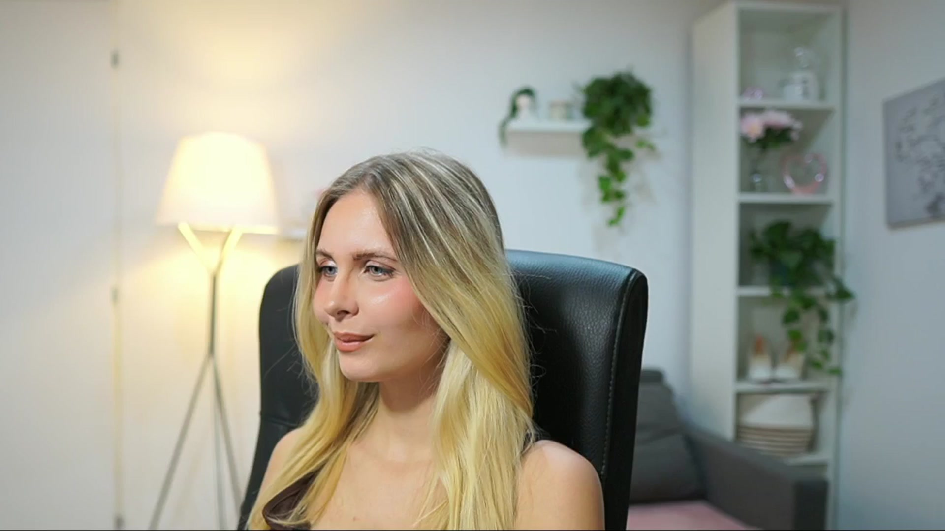 Gallery image thumbnail from Catecrago_'s myfreecams stream on, 09/08/2025, 13:31 image 2 of 20