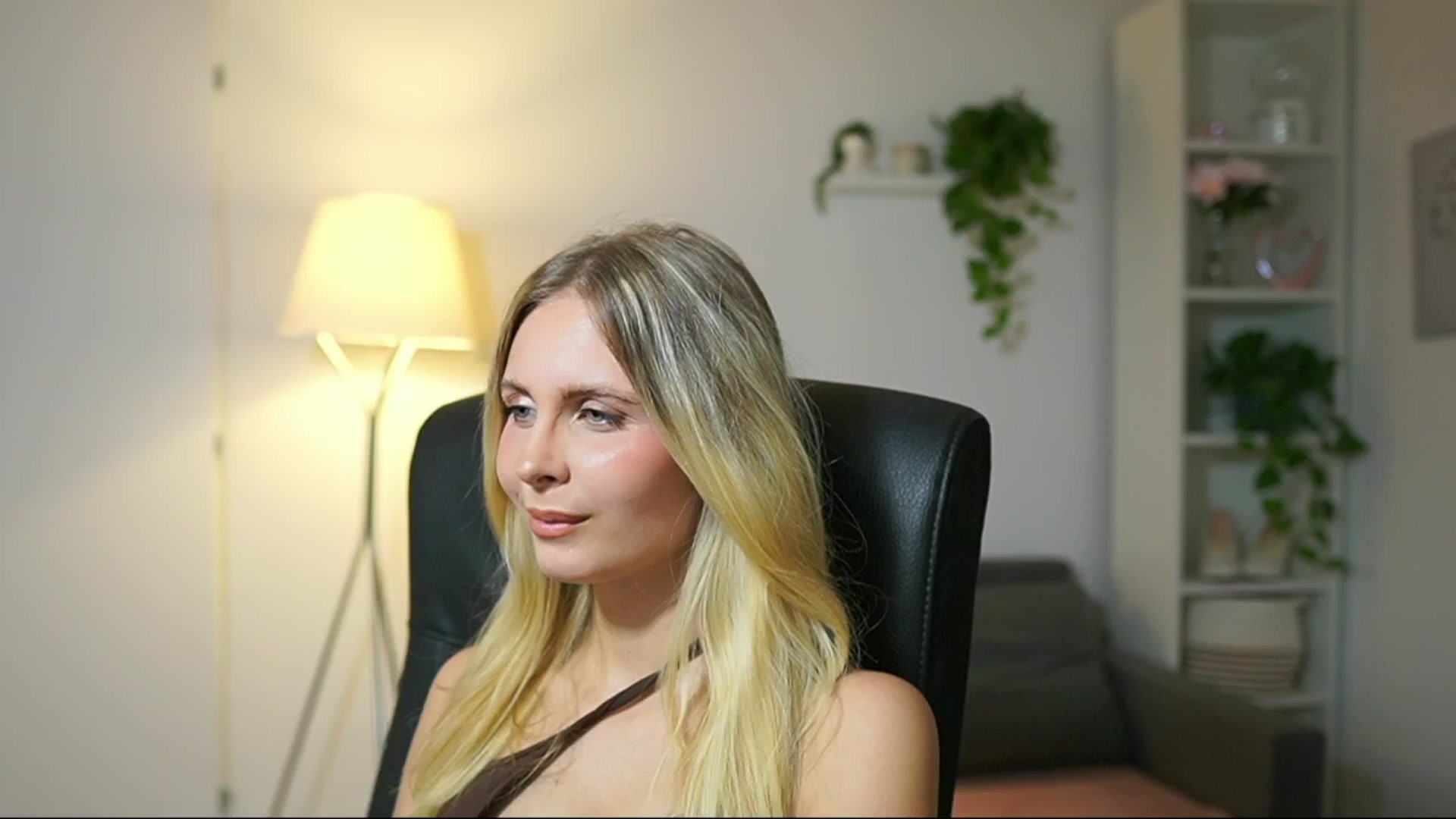 Gallery image thumbnail from Catecrago_'s myfreecams stream on, 09/08/2025, 14:32 image 13 of 20