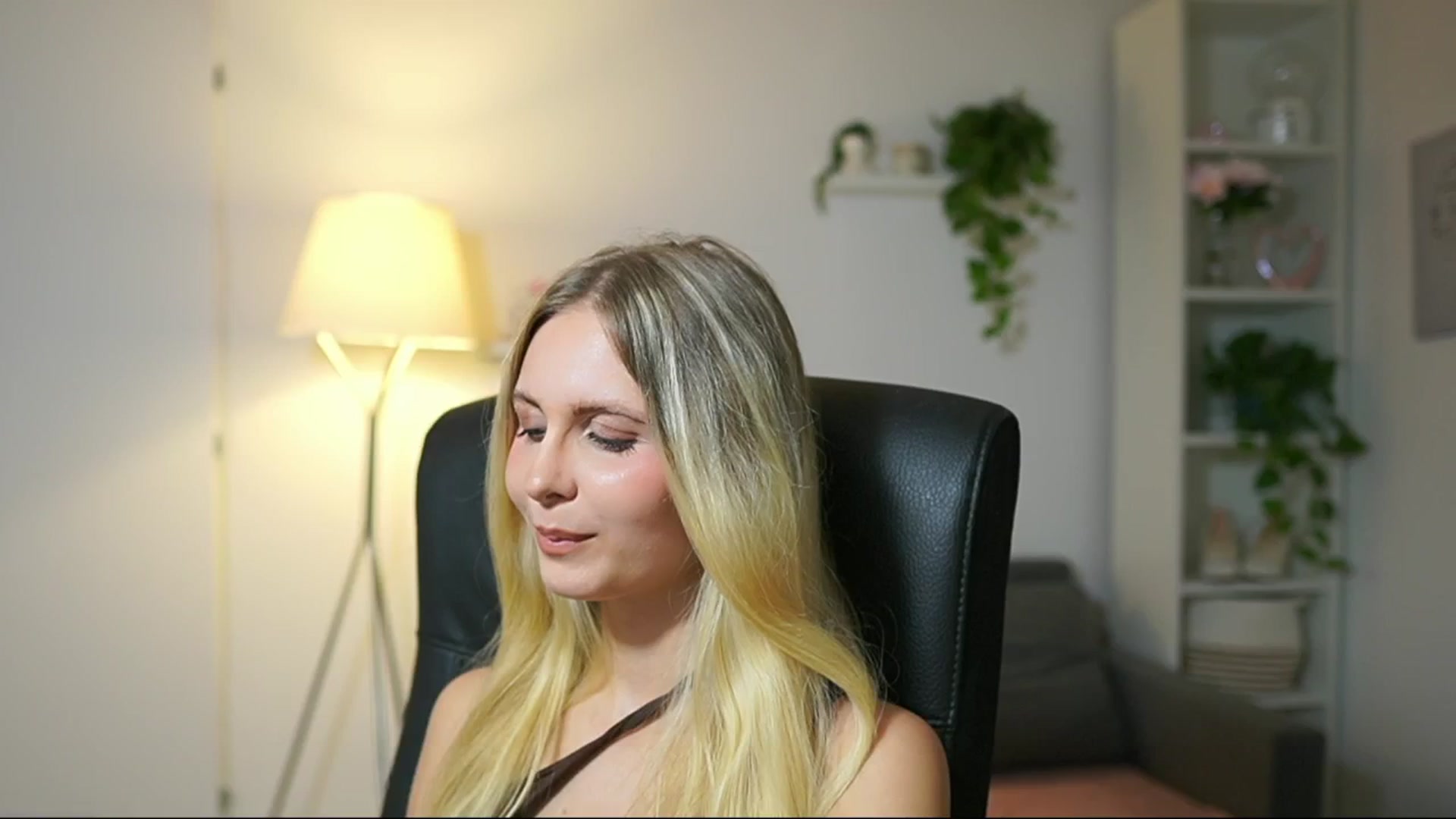 Gallery image thumbnail from Catecrago_'s myfreecams stream on, 09/08/2025, 15:15 image 12 of 20