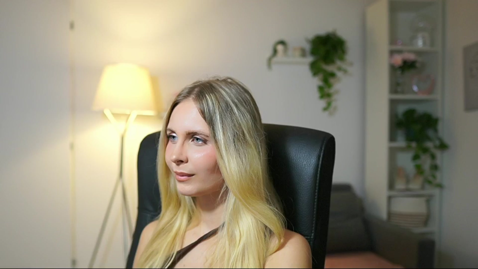 Gallery image thumbnail from Catecrago_'s myfreecams stream on, 09/08/2025, 15:15 image 14 of 20