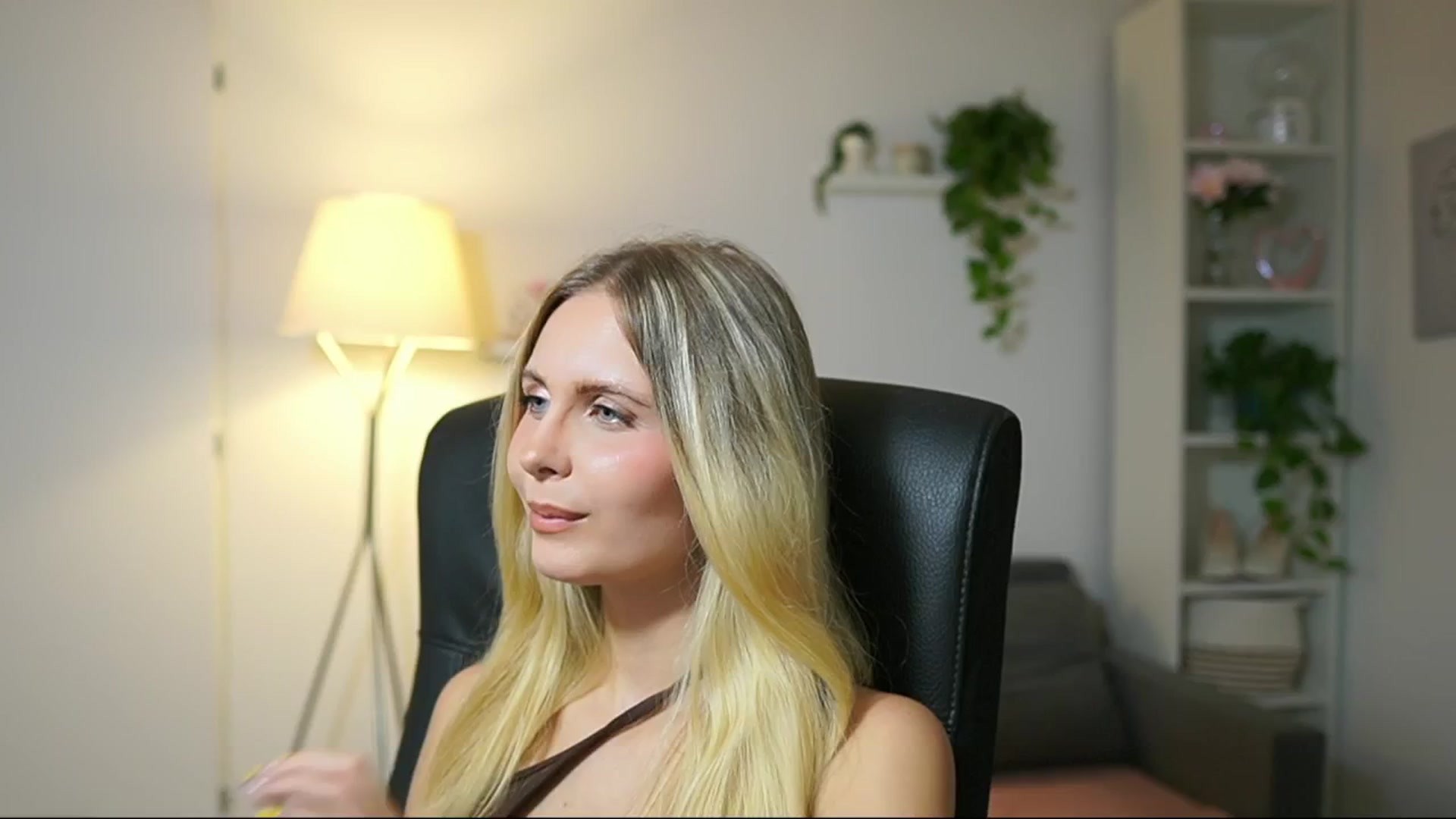 Gallery image thumbnail from Catecrago_'s myfreecams stream on, 09/08/2025, 15:15 image 10 of 20