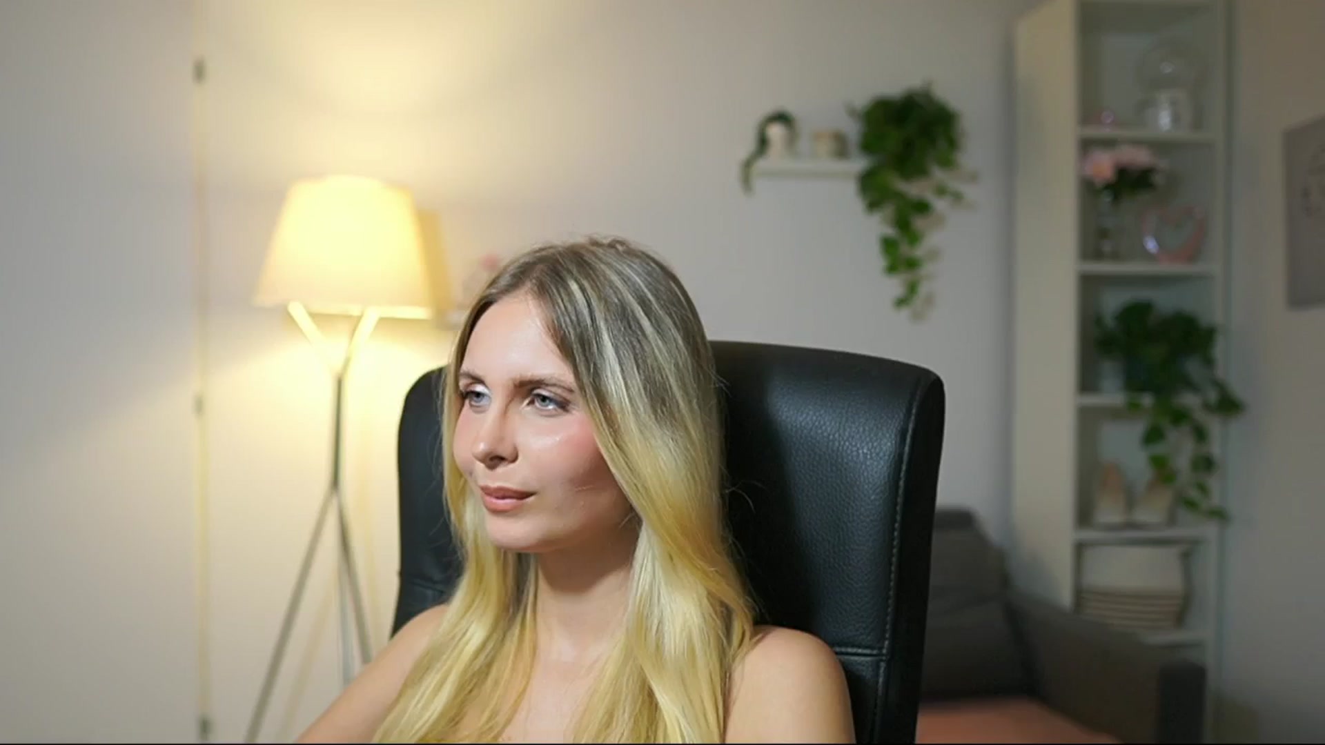 Gallery image thumbnail from Catecrago_'s myfreecams stream on, 09/08/2025, 16:08 image 5 of 20