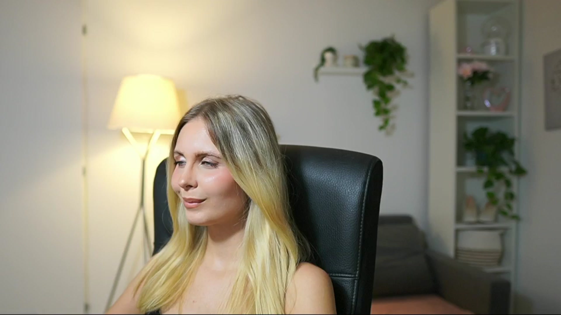 Gallery image thumbnail from Catecrago_'s myfreecams stream on, 09/08/2025, 16:08 image 17 of 20