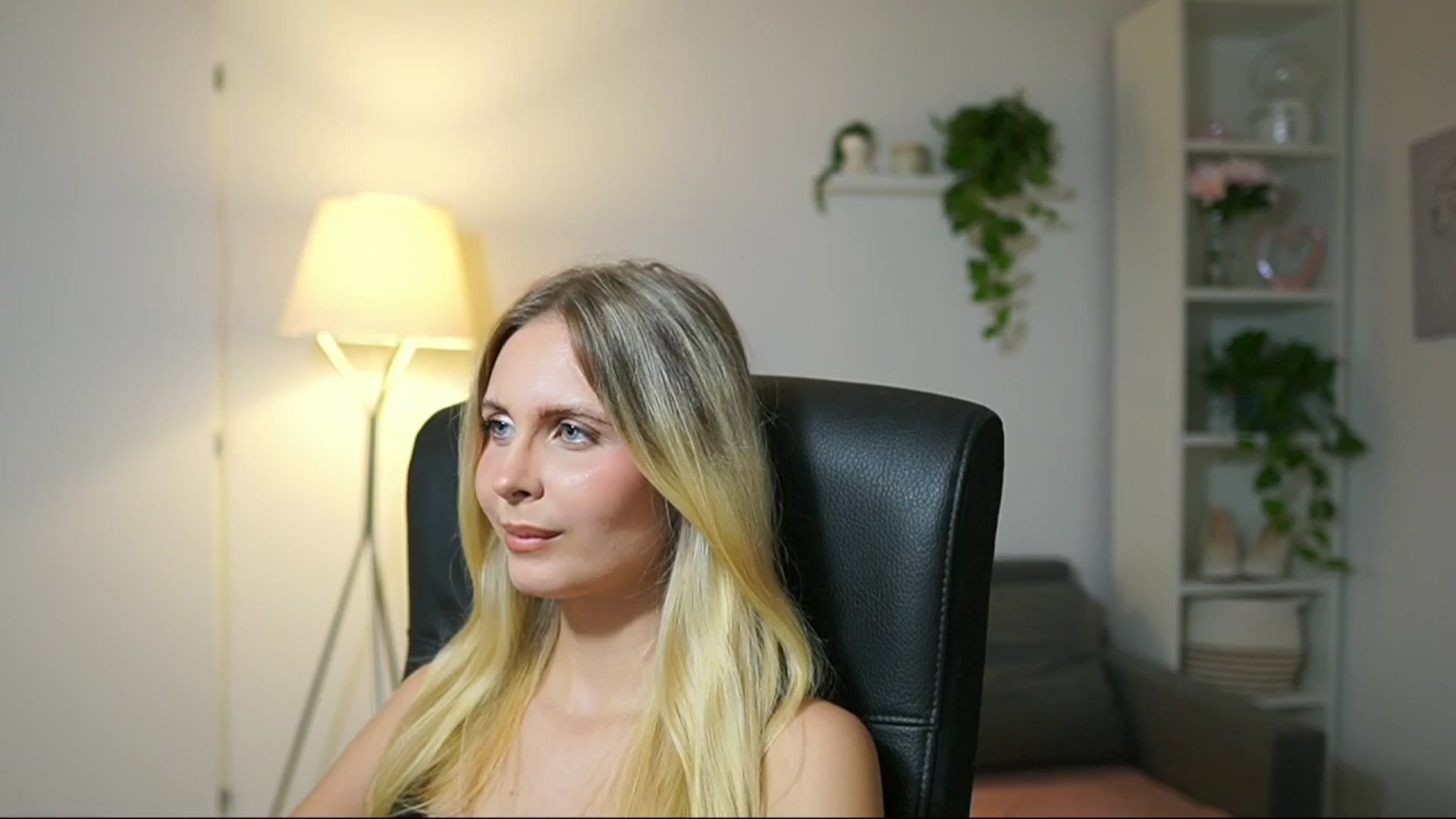 Gallery image thumbnail from Catecrago_'s myfreecams stream on, 09/08/2025, 16:08 image 10 of 20
