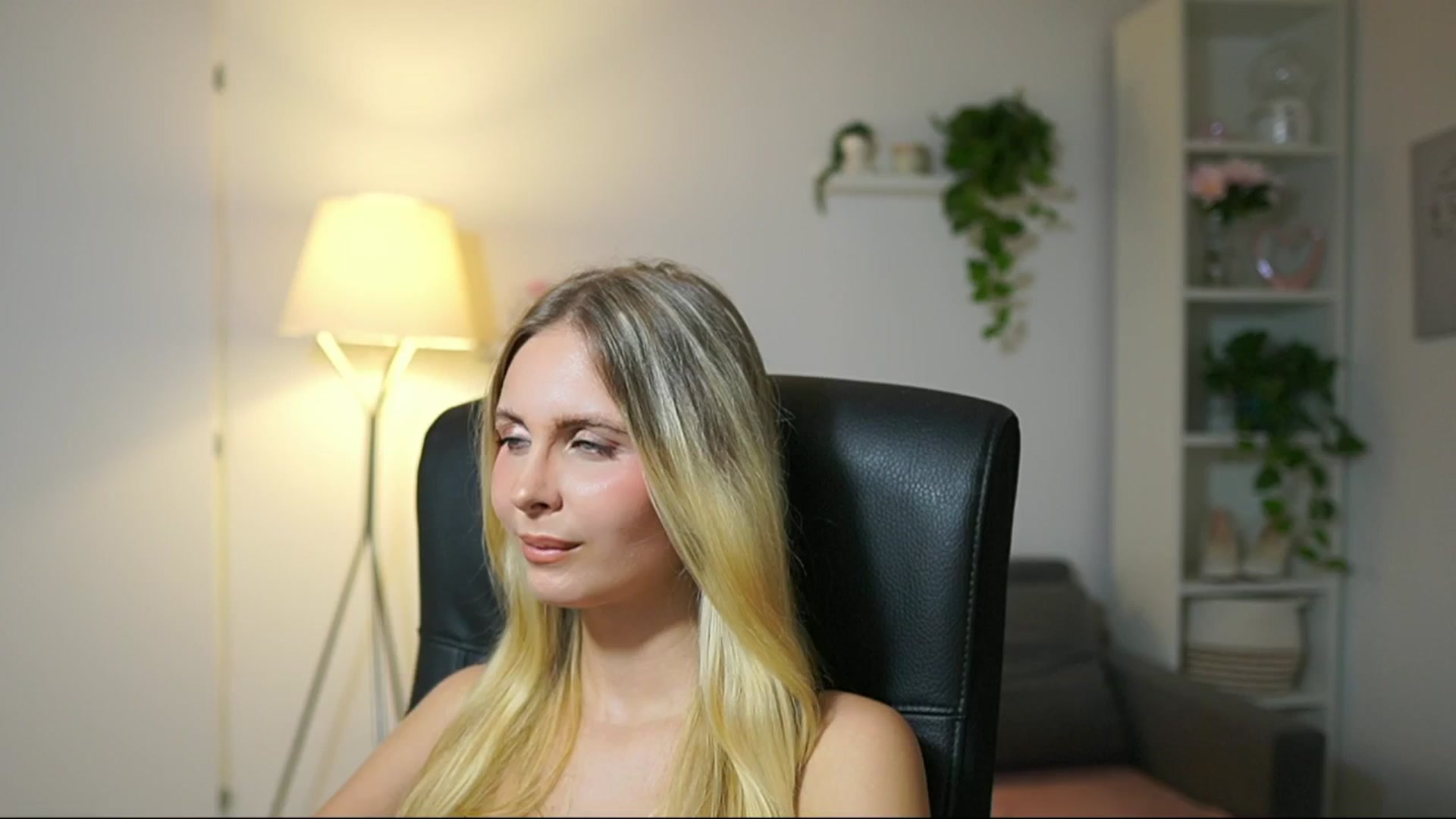 Gallery image thumbnail from Catecrago_'s myfreecams stream on, 09/08/2025, 16:08 image 3 of 20