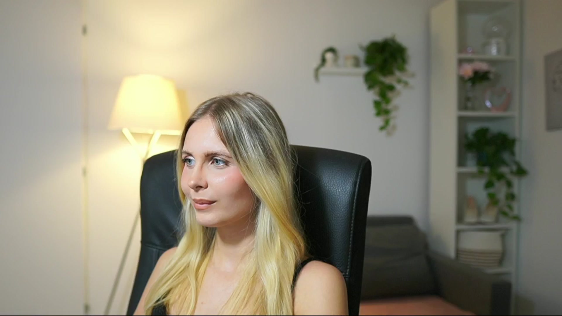 Gallery image thumbnail from Catecrago_'s myfreecams stream on, 09/08/2025, 17:53 image 11 of 20