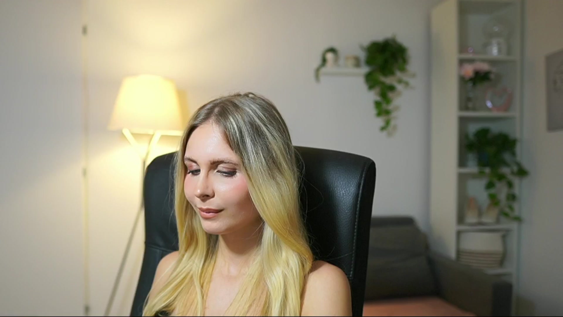 Gallery image thumbnail from Catecrago_'s myfreecams stream on, 09/08/2025, 17:53 image 12 of 20