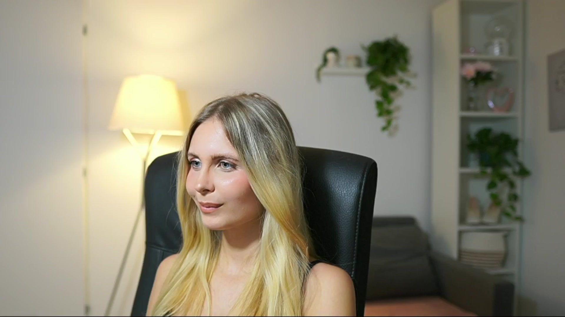 Gallery image thumbnail from Catecrago_'s myfreecams stream on, 09/08/2025, 17:53 image 13 of 20