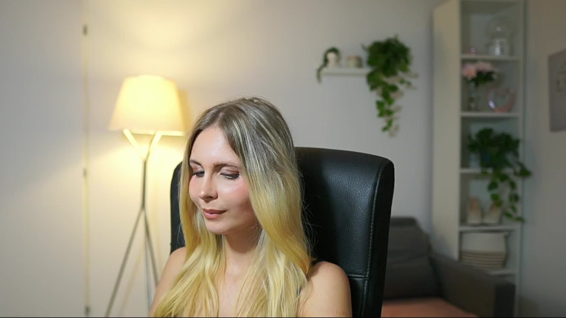 Gallery image thumbnail from Catecrago_'s myfreecams stream on, 09/08/2025, 17:53 image 19 of 20