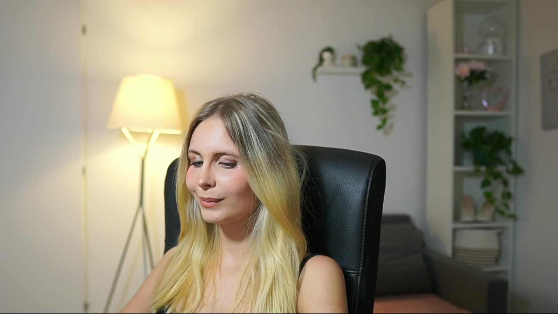 Gallery image thumbnail from Catecrago_'s myfreecams stream on, 09/08/2025, 17:53 image 17 of 20