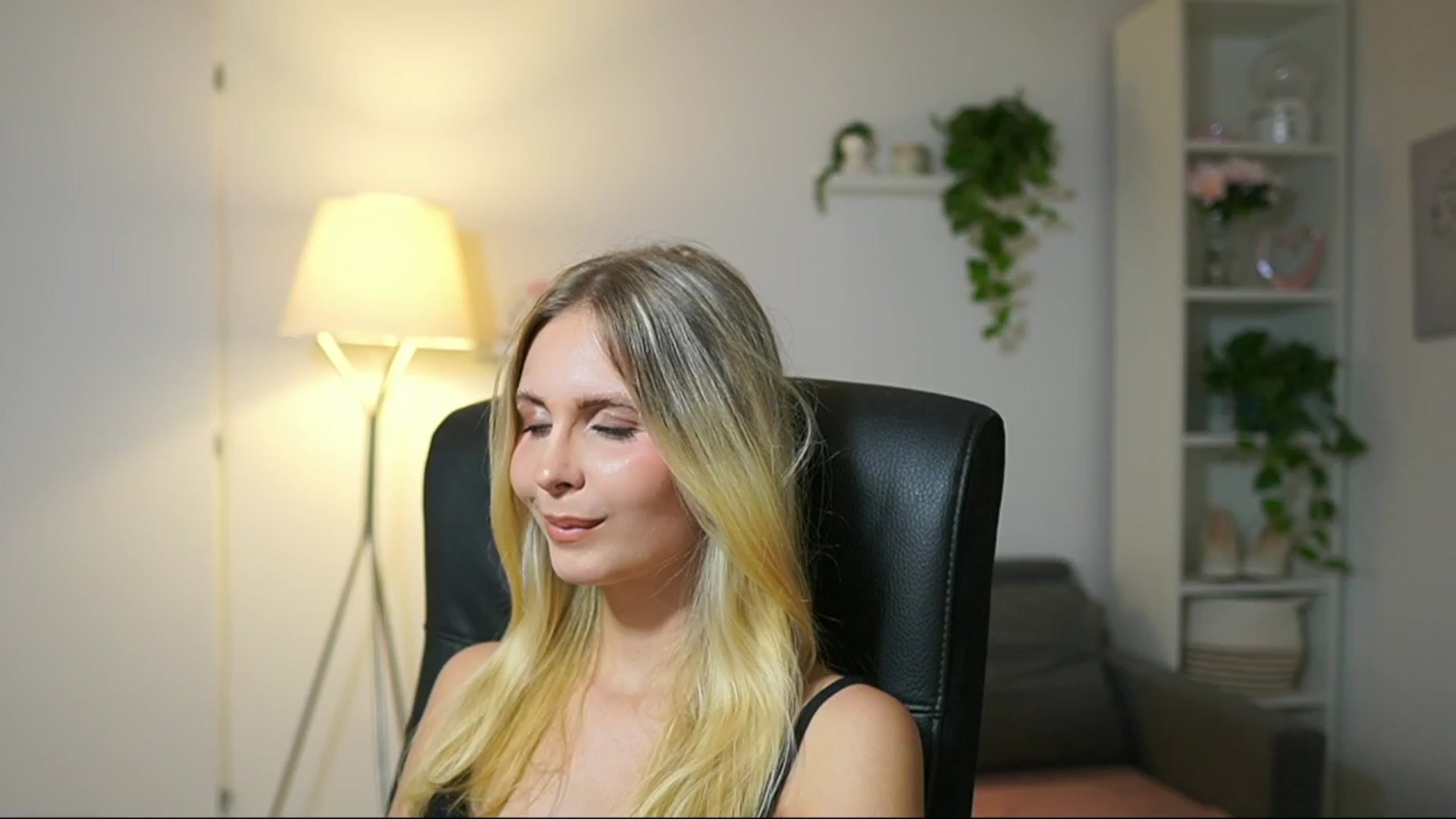Gallery image thumbnail from Catecrago_'s myfreecams stream on, 09/08/2025, 17:53 image 16 of 20