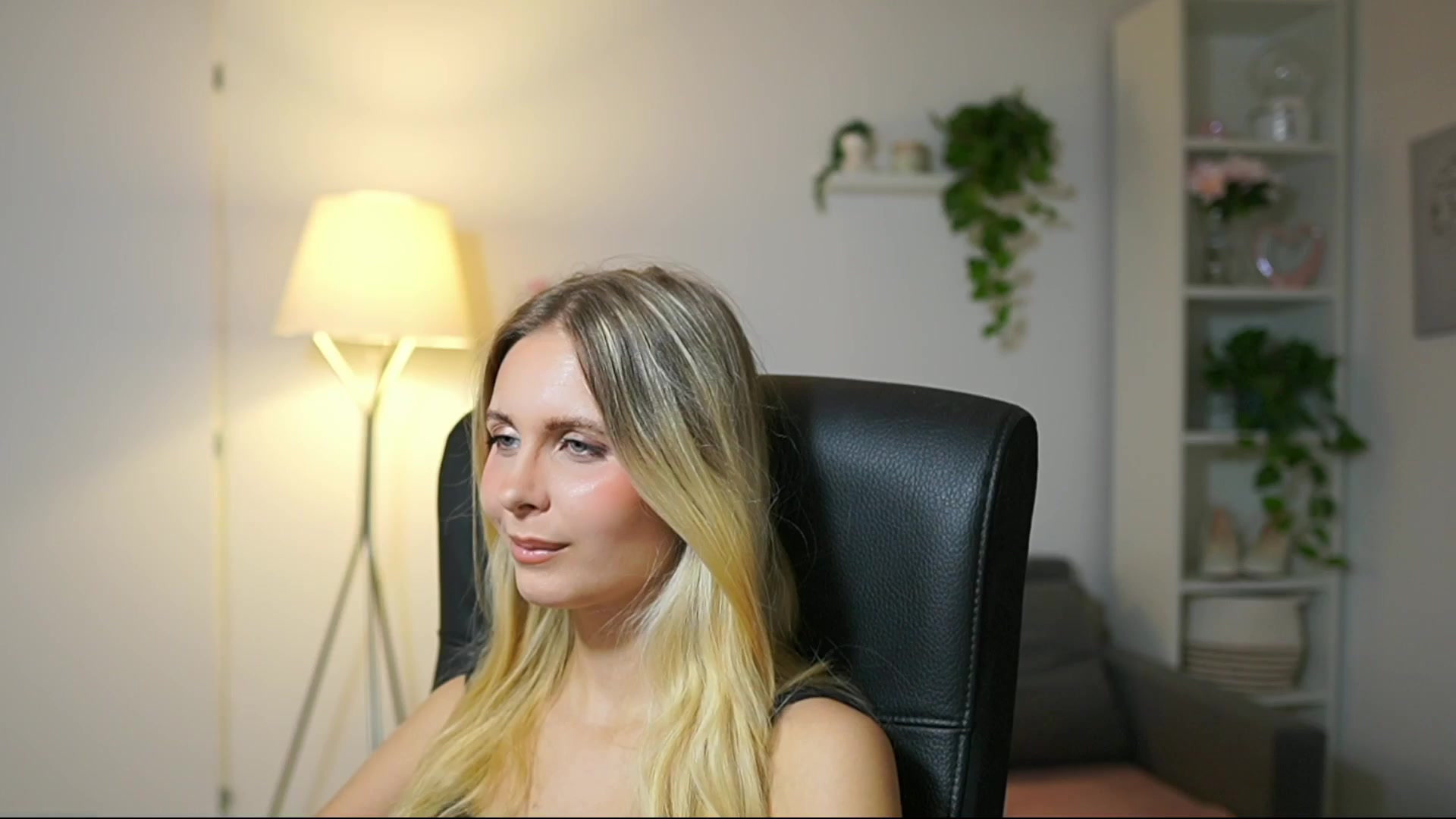 Gallery image thumbnail from Catecrago_'s myfreecams stream on, 09/09/2025, 08:58 image 16 of 20