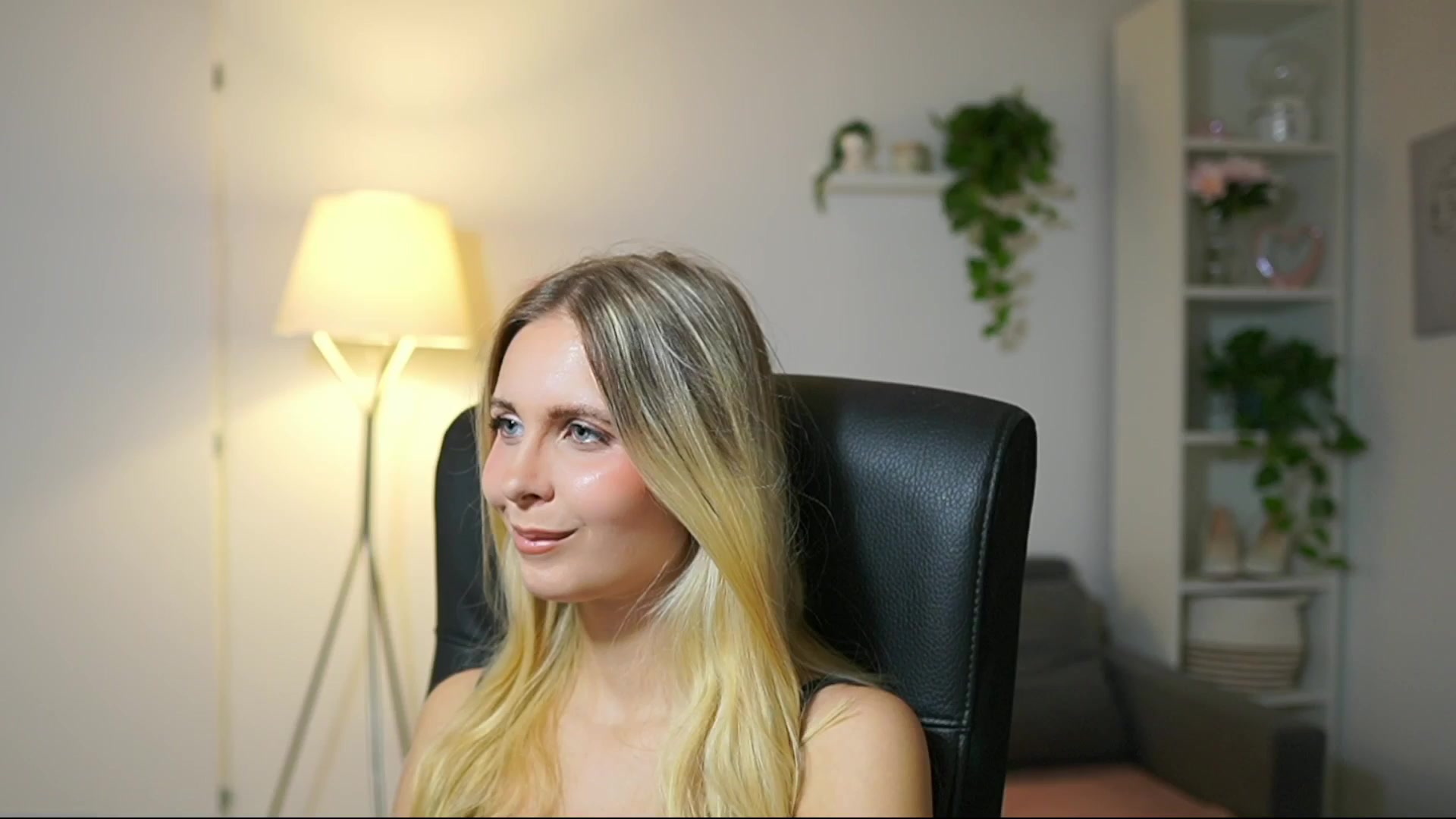 Gallery image thumbnail from Catecrago_'s myfreecams stream on, 09/09/2025, 08:58 image 18 of 20
