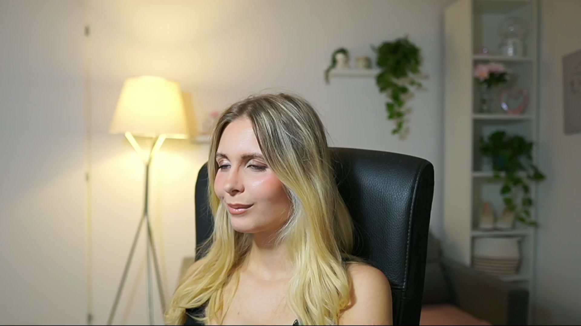 Gallery image thumbnail from Catecrago_'s myfreecams stream on, 09/09/2025, 08:58 image 6 of 20