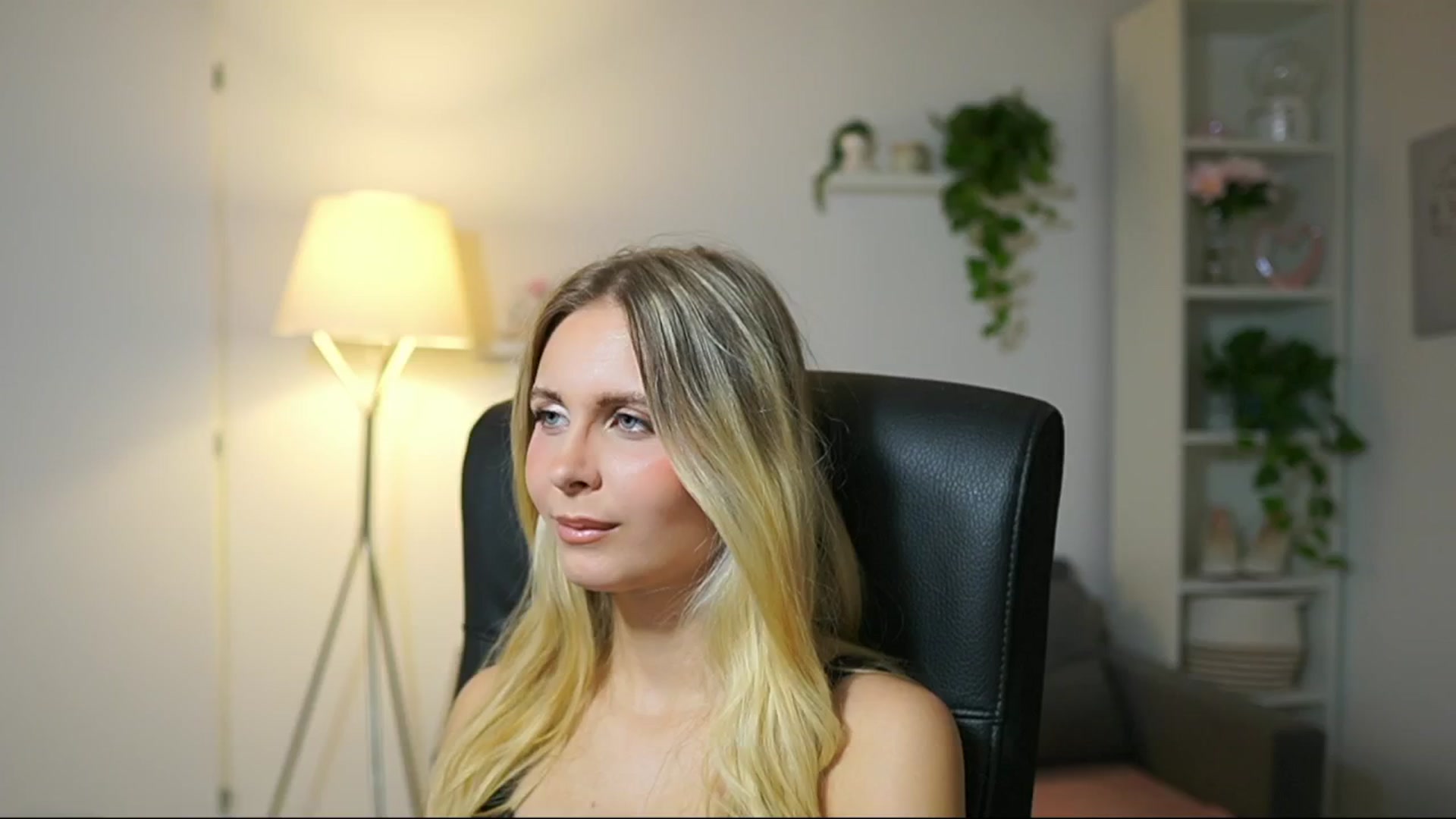 Gallery image thumbnail from Catecrago_'s myfreecams stream on, 09/09/2025, 08:58 image 9 of 20
