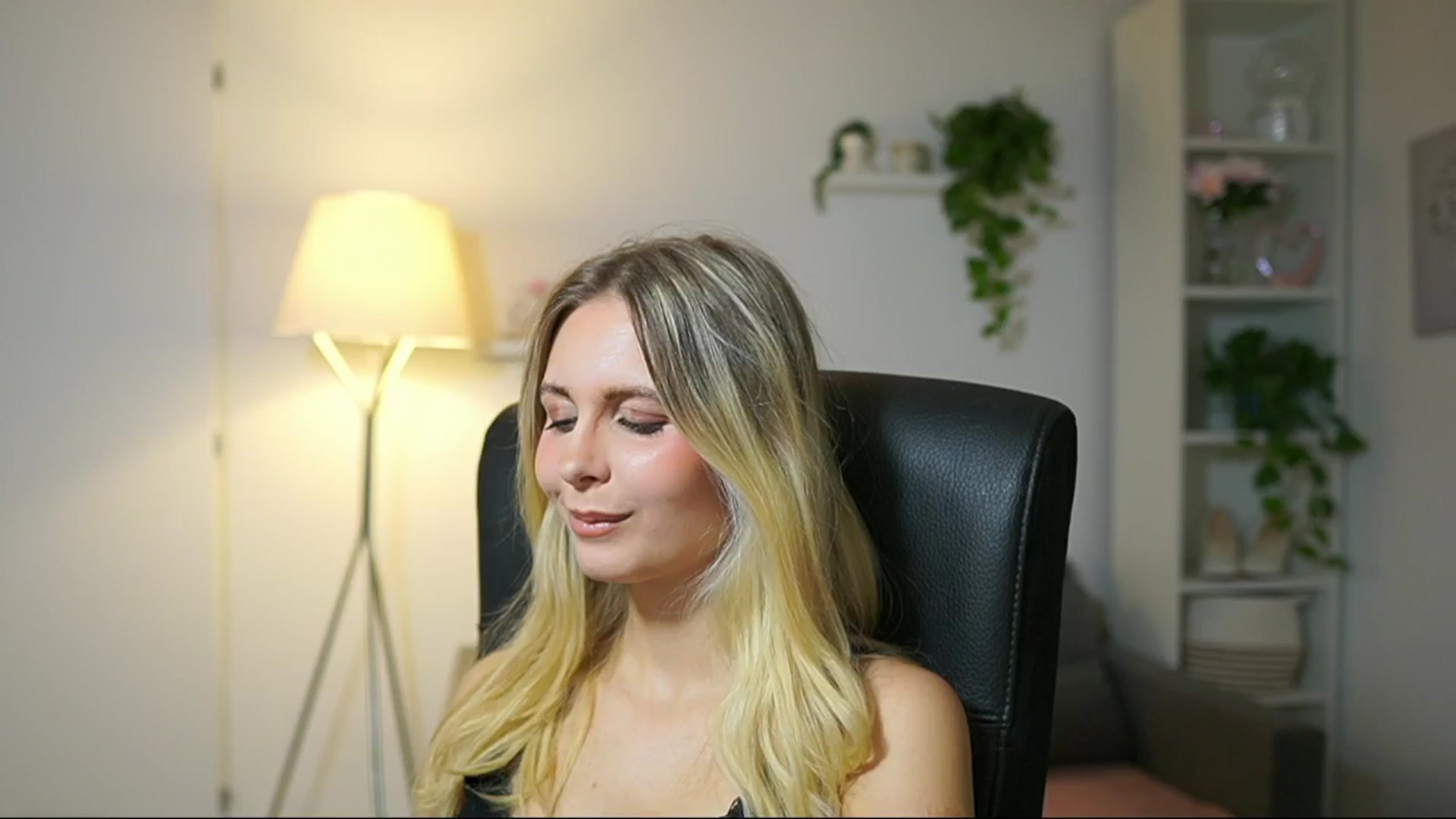 Gallery image thumbnail from Catecrago_'s myfreecams stream on, 09/09/2025, 08:58 image 7 of 20