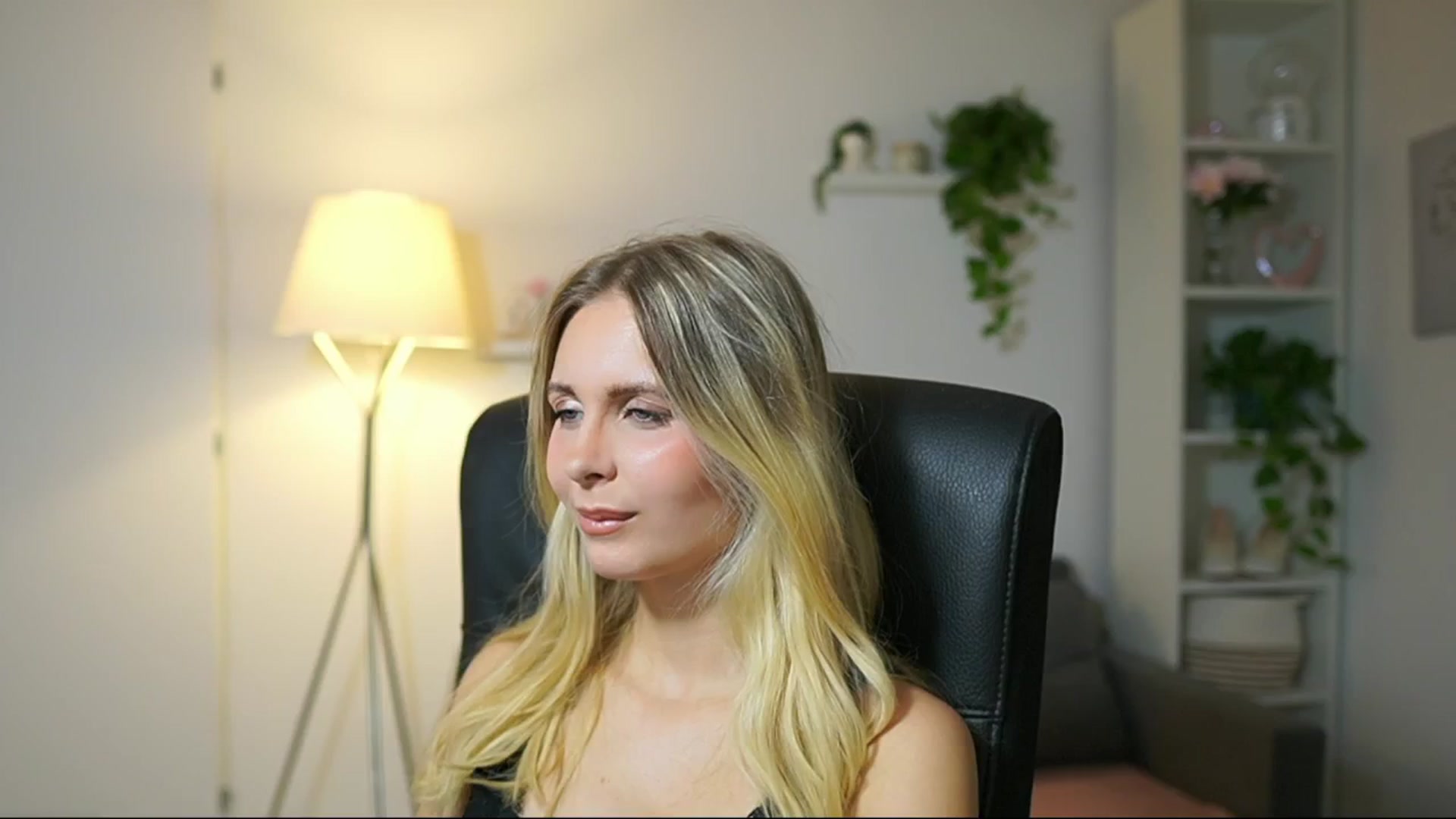 Gallery image thumbnail from Catecrago_'s myfreecams stream on, 09/09/2025, 08:58 image 1 of 20