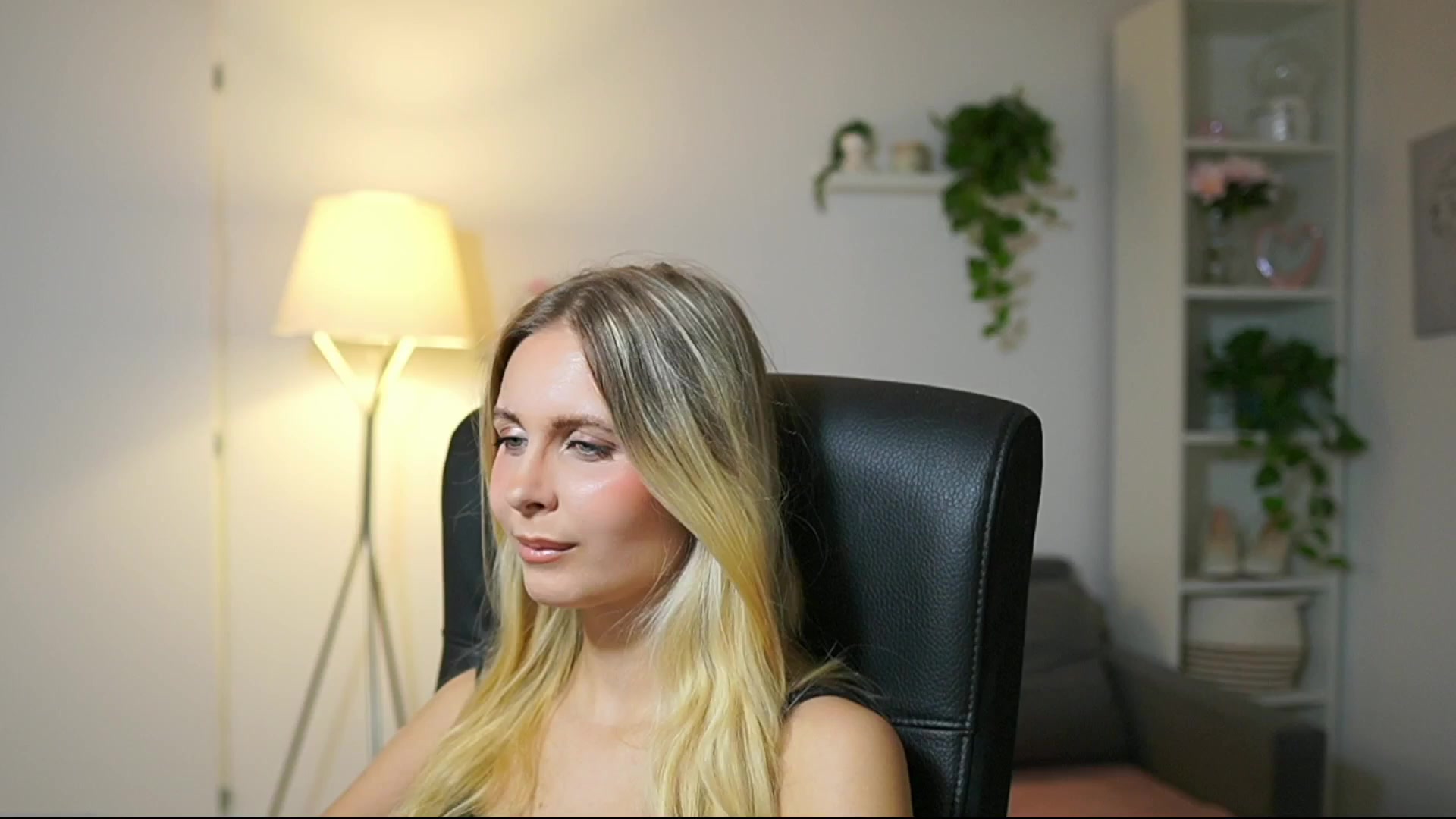 Gallery image thumbnail from Catecrago_'s myfreecams stream on, 09/09/2025, 08:58 image 14 of 20