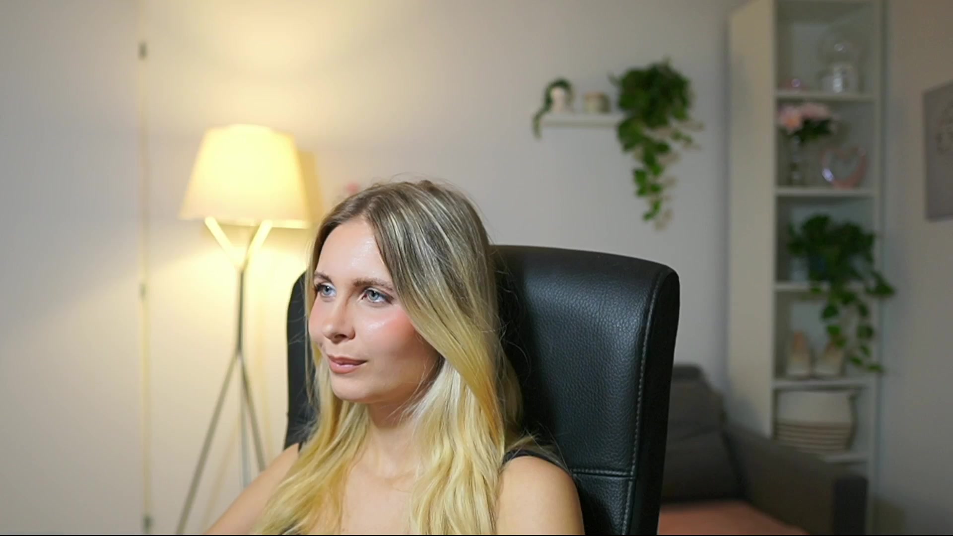 Gallery image thumbnail from Catecrago_'s myfreecams stream on, 09/09/2025, 08:58 image 17 of 20