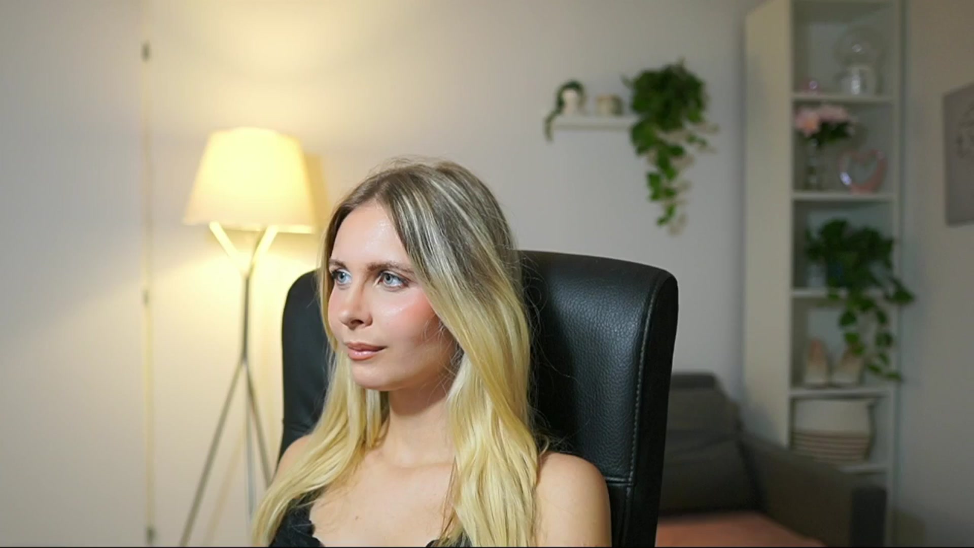 Gallery image thumbnail from Catecrago_'s myfreecams stream on, 09/09/2025, 11:13 image 5 of 20