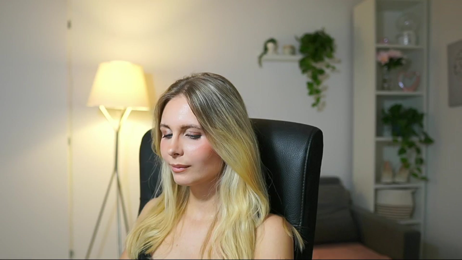 Gallery image thumbnail from Catecrago_'s myfreecams stream on, 09/09/2025, 11:13 image 18 of 20